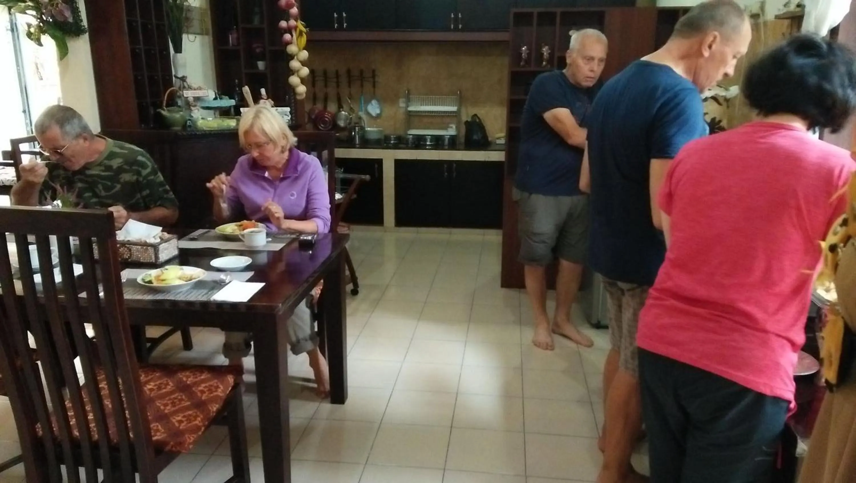 Restaurant/places to eat in Roemah Canting Homestay