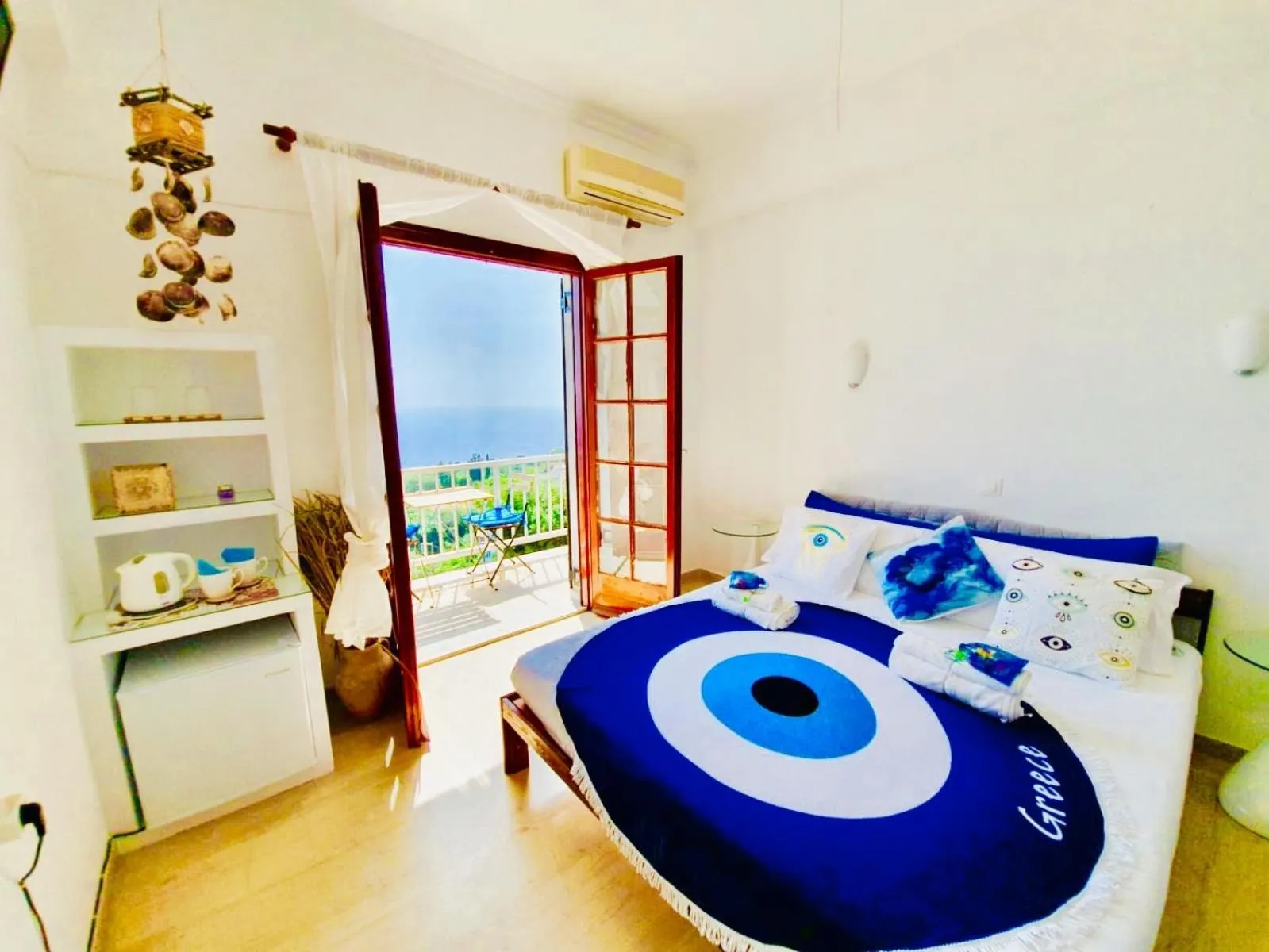 Bed in Thomas Art Hotel