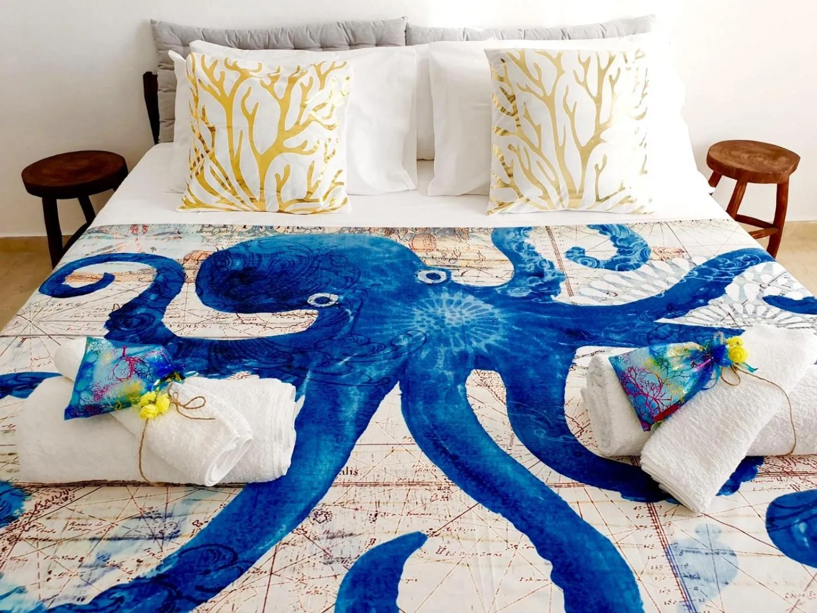 Bed in Thomas Art Hotel