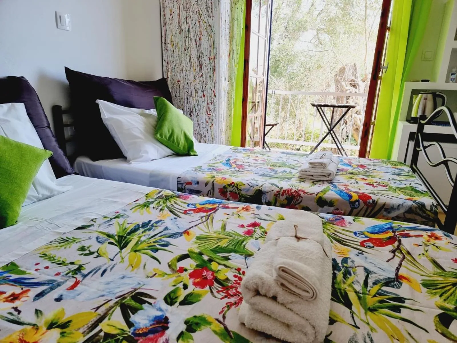 Bed in Thomas Art Hotel