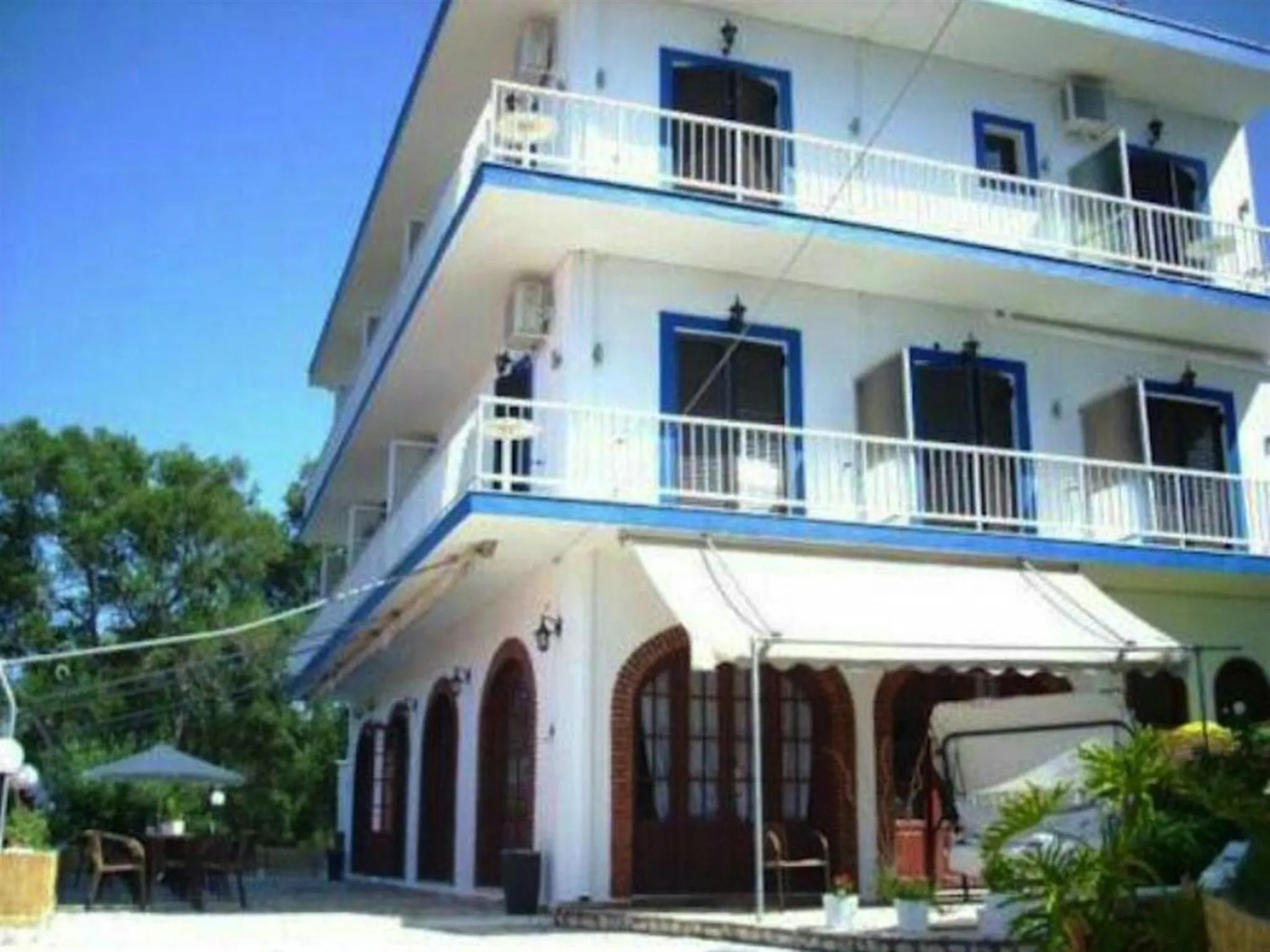 Facade/entrance in Thomas Art Hotel