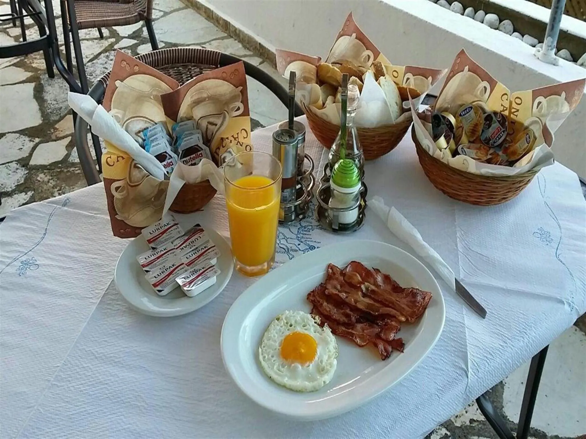 Restaurant/places to eat in Thomas Art Hotel