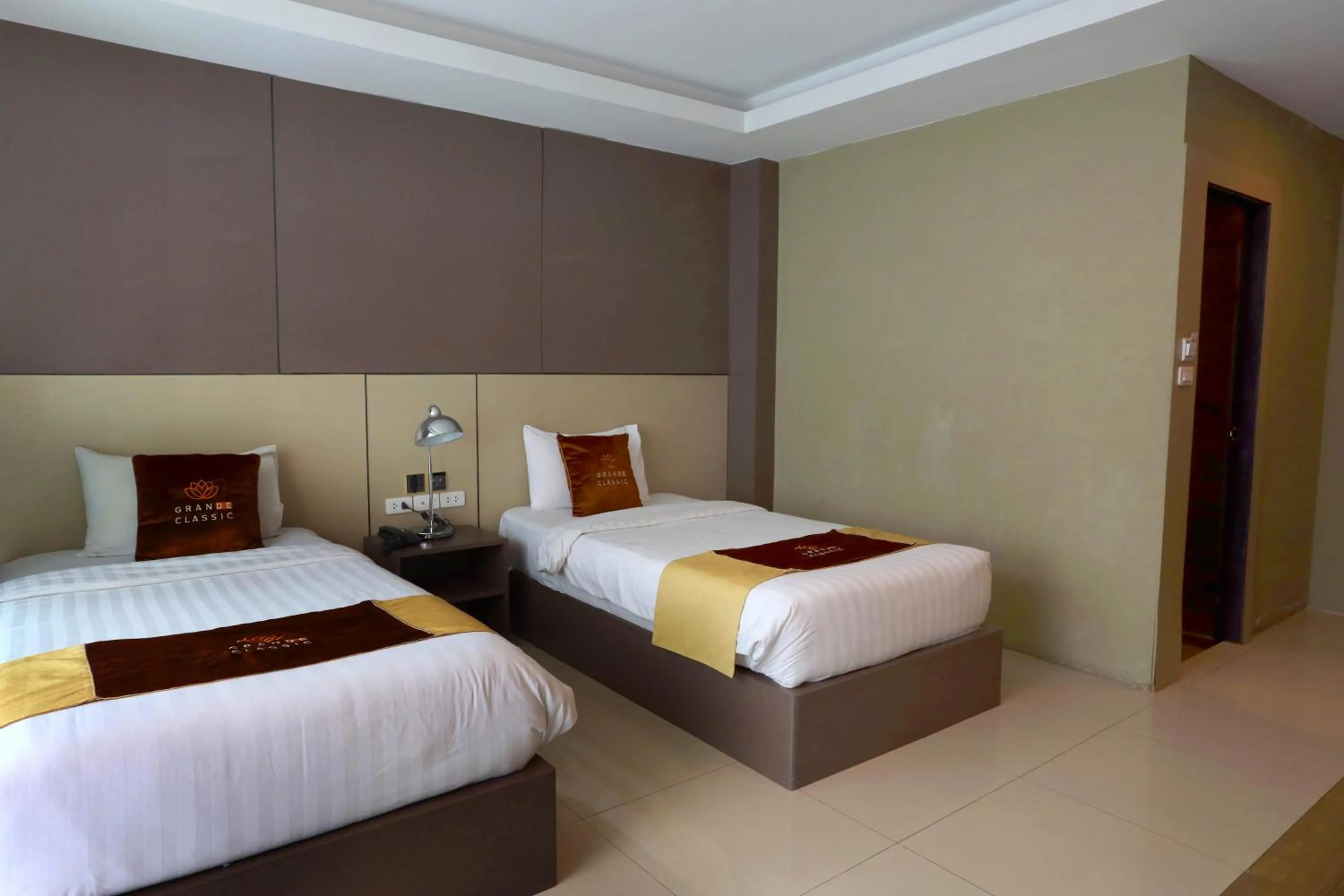Photo of the whole room, Bed in GranDE Classic Pattaya