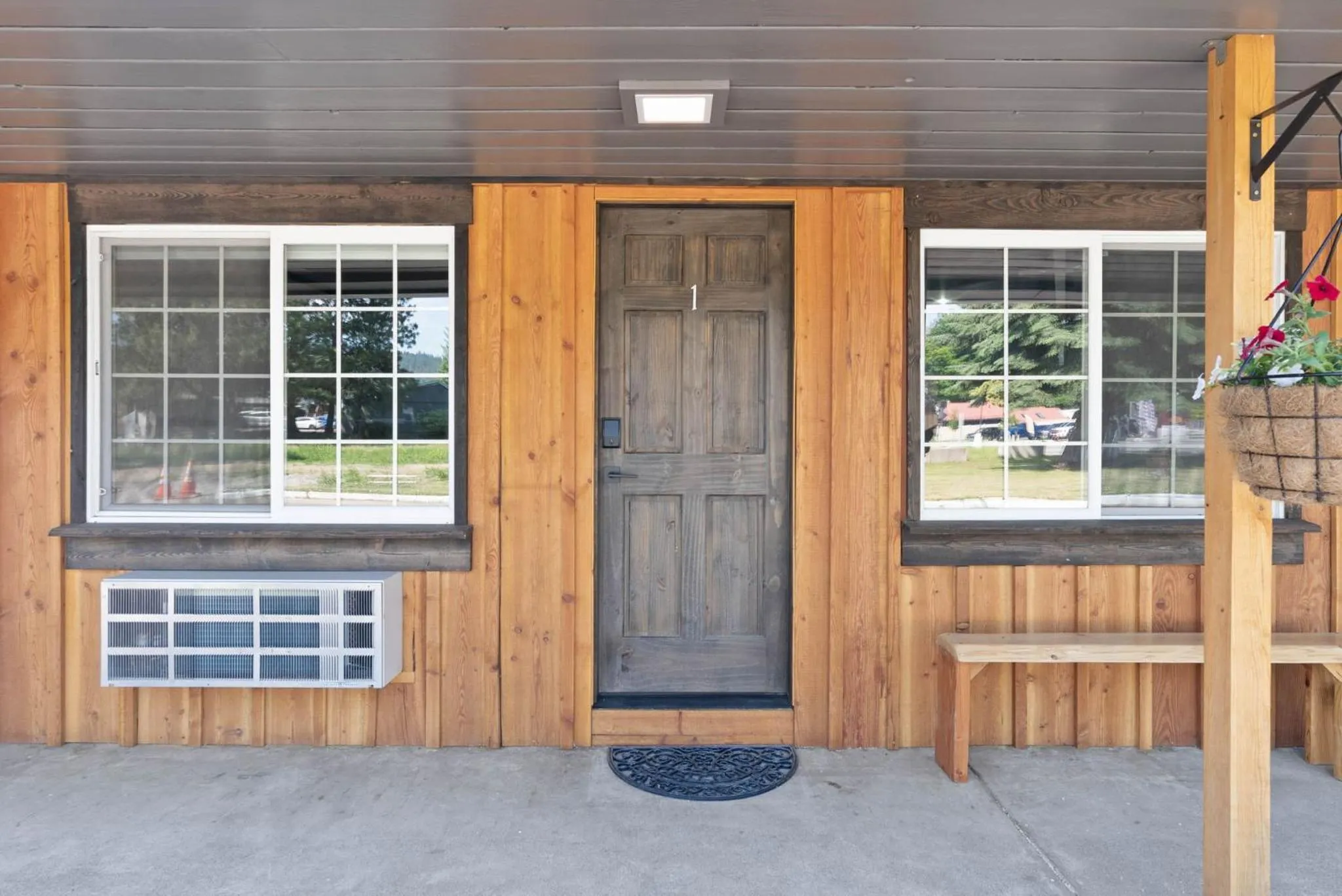 Facade/entrance in Lake Village Lodge