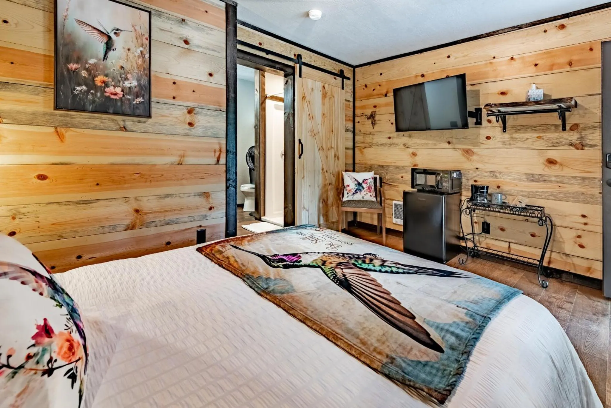 Bed in Lake Village Lodge