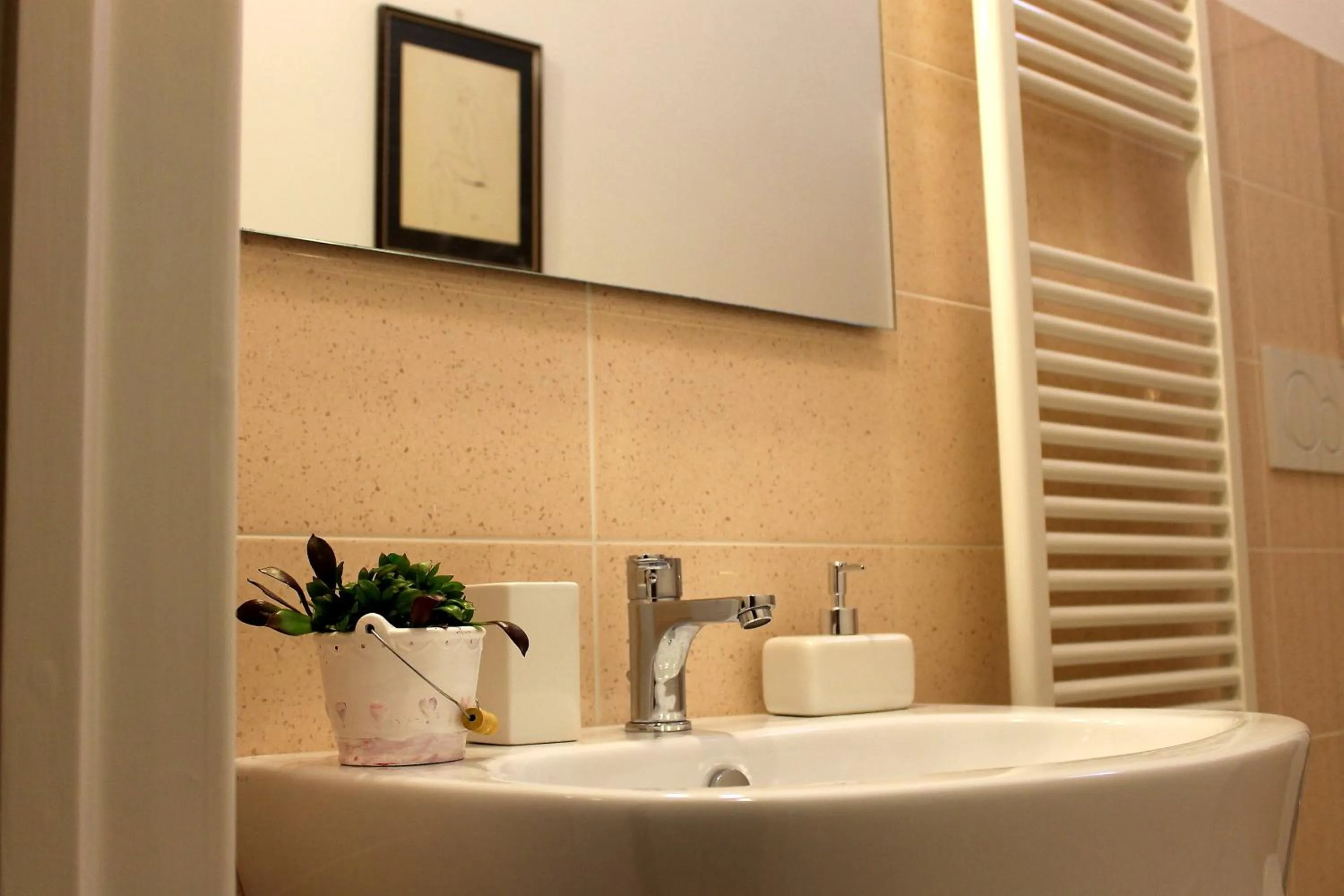 Toilet in Piazza Argento