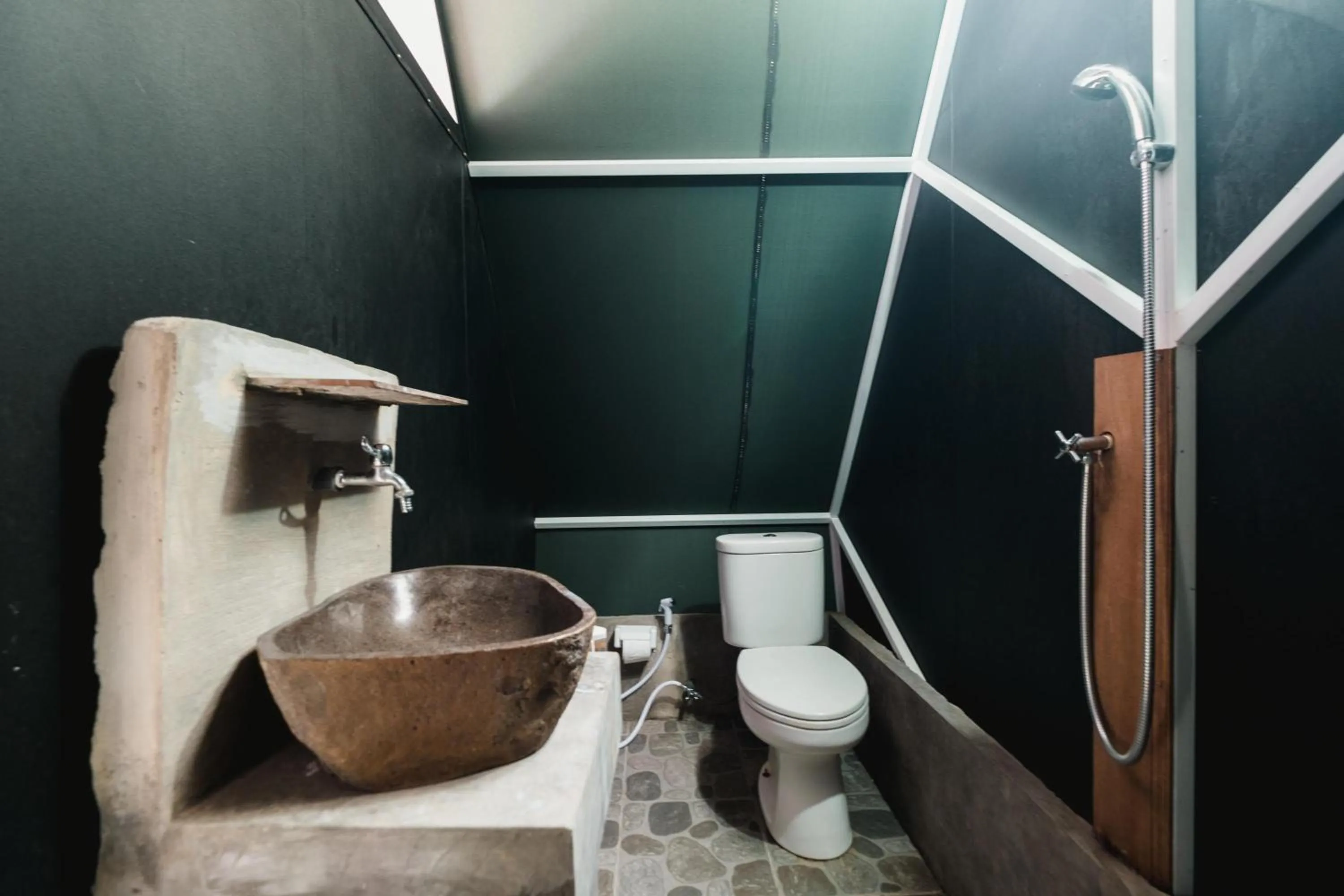 Bathroom in Popitan Garden Campground & Glamping Bedugul