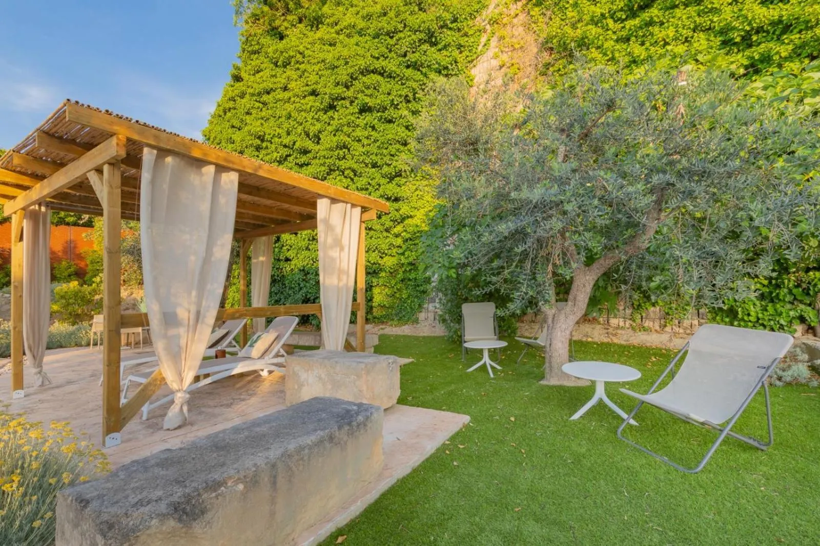 Garden view in Cava Li Santi Residence