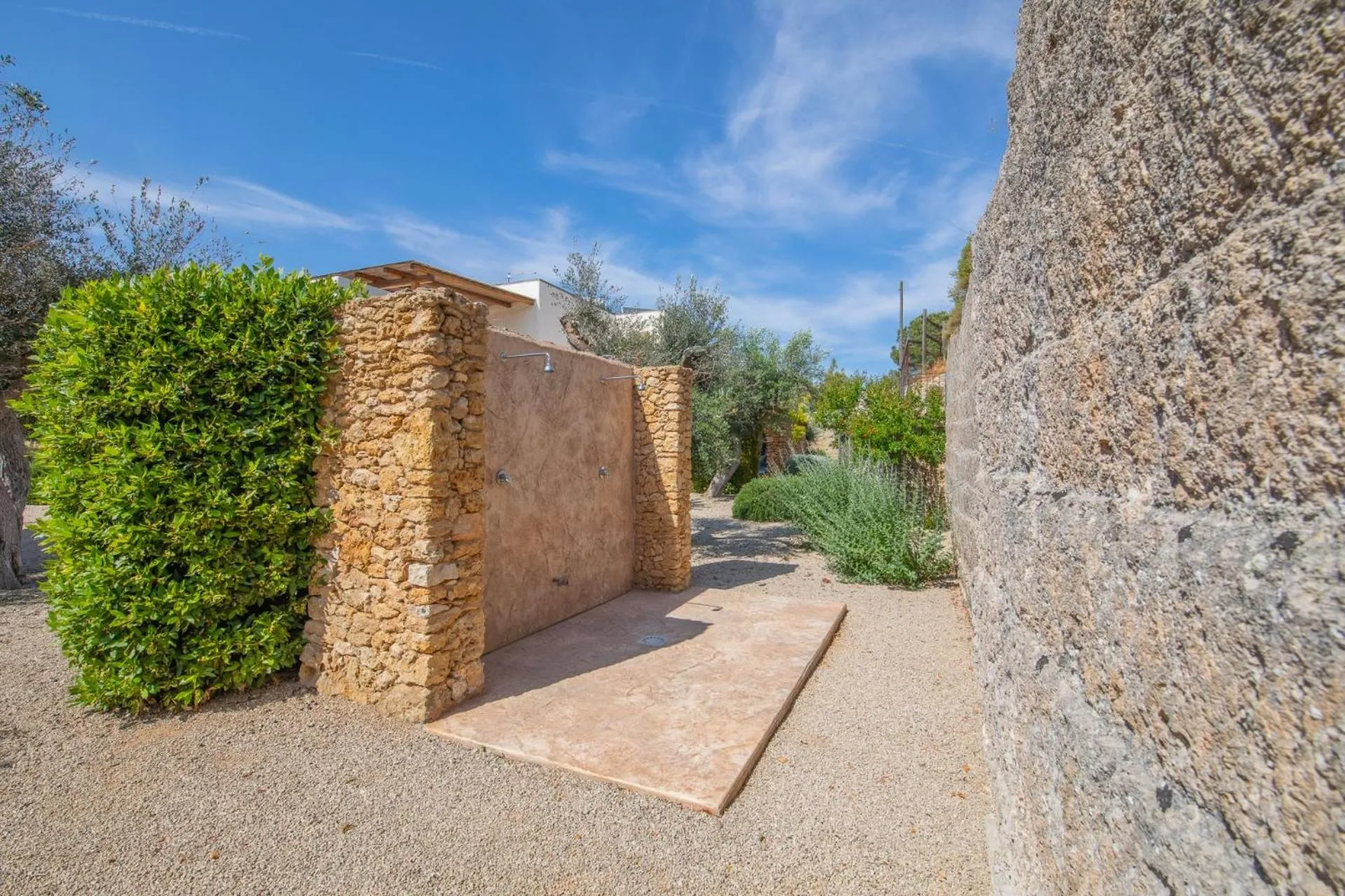 Shower in Cava Li Santi Residence