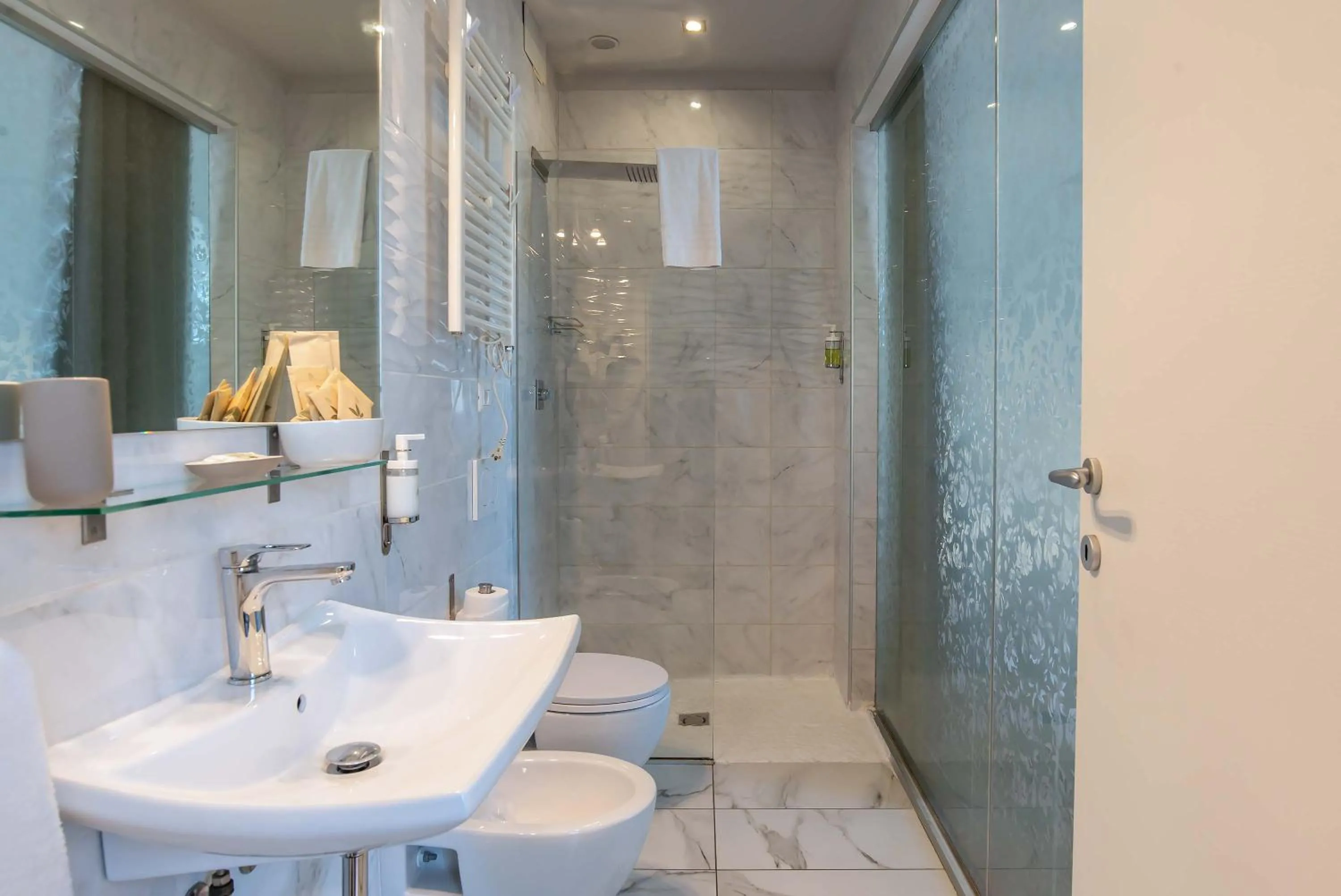 Shower in IL MERCATO CENTRALE B and B