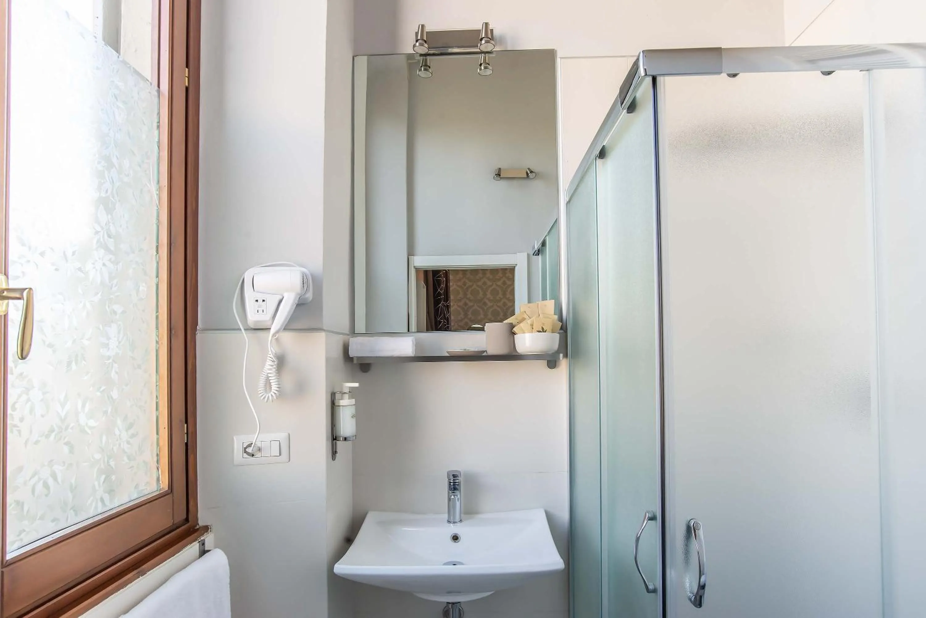 Shower in IL MERCATO CENTRALE B and B