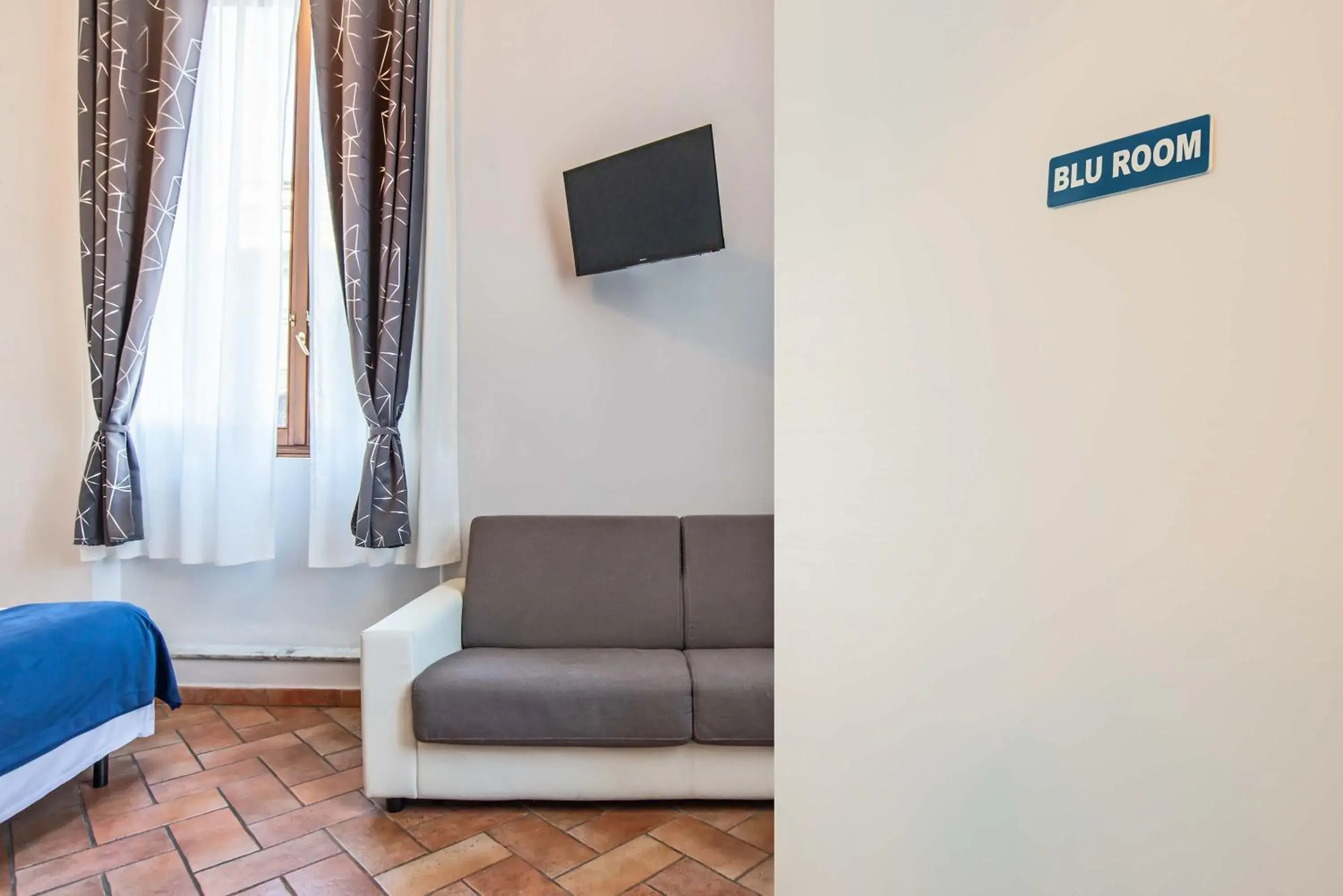 Family Room with Shower in IL MERCATO CENTRALE B and B Family Room with Shower in IL MERCATO CENTRALE B and B