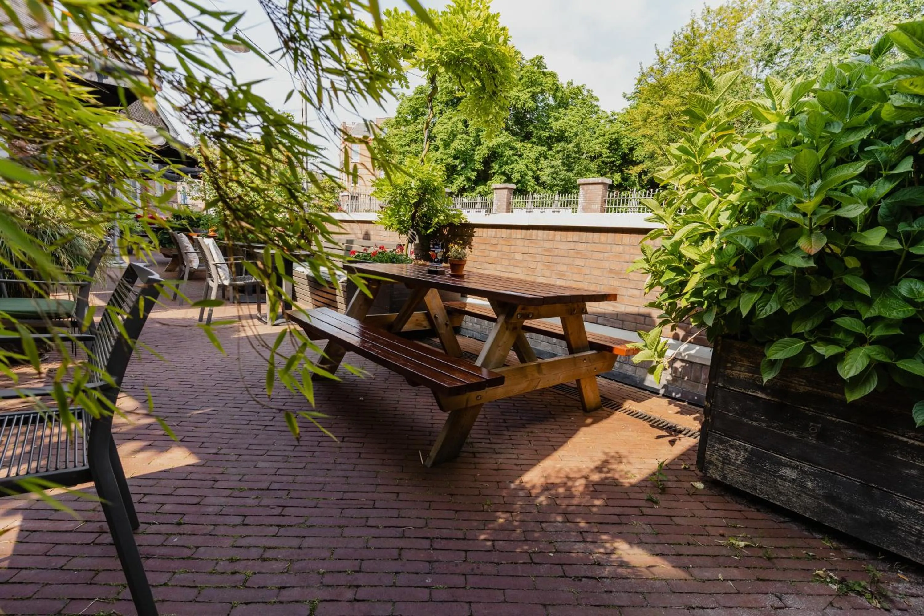 Restaurant/places to eat in Hotel De Hallen