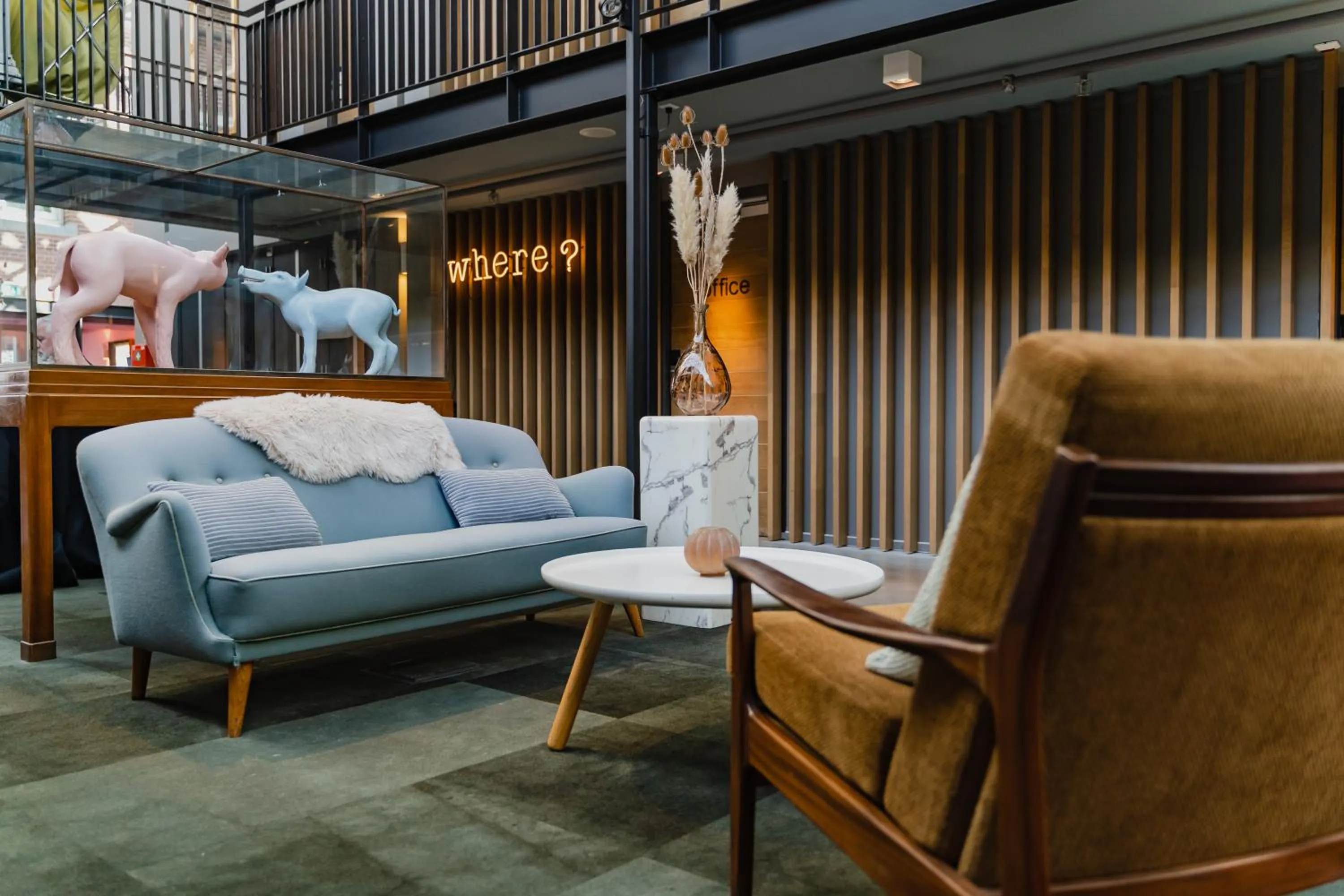 Communal lounge/ TV room in Hotel De Hallen