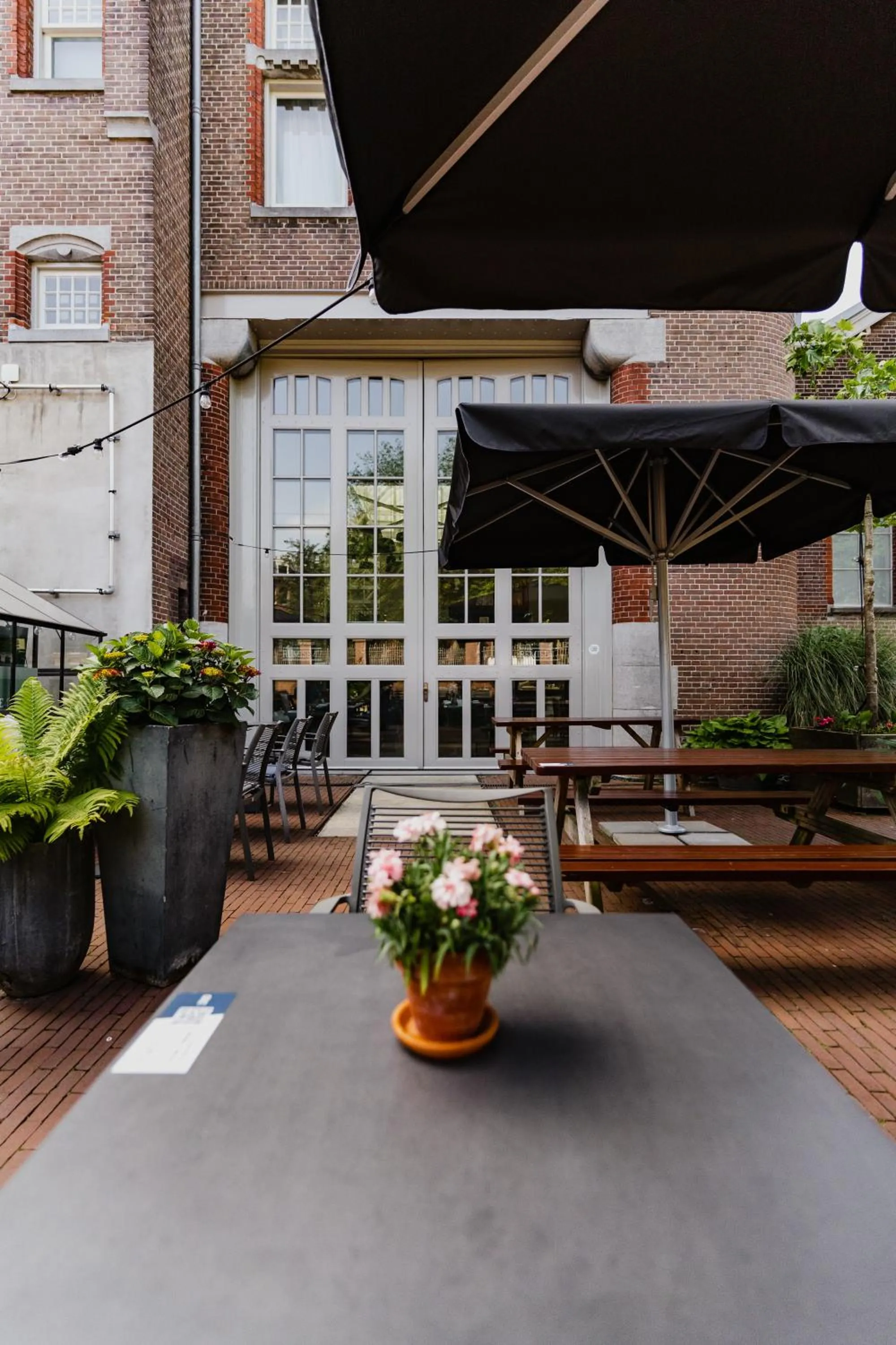 Property building in Hotel De Hallen