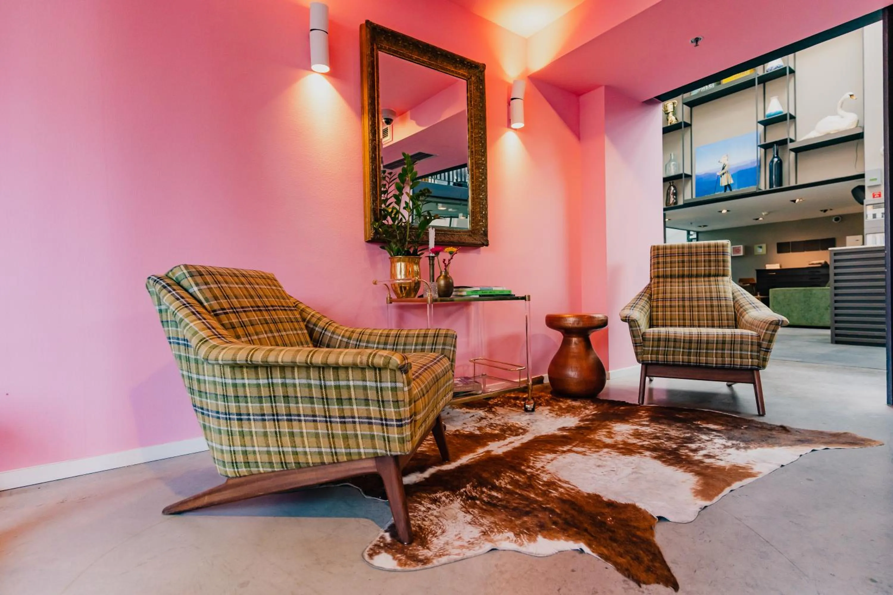 Communal lounge/ TV room in Hotel De Hallen