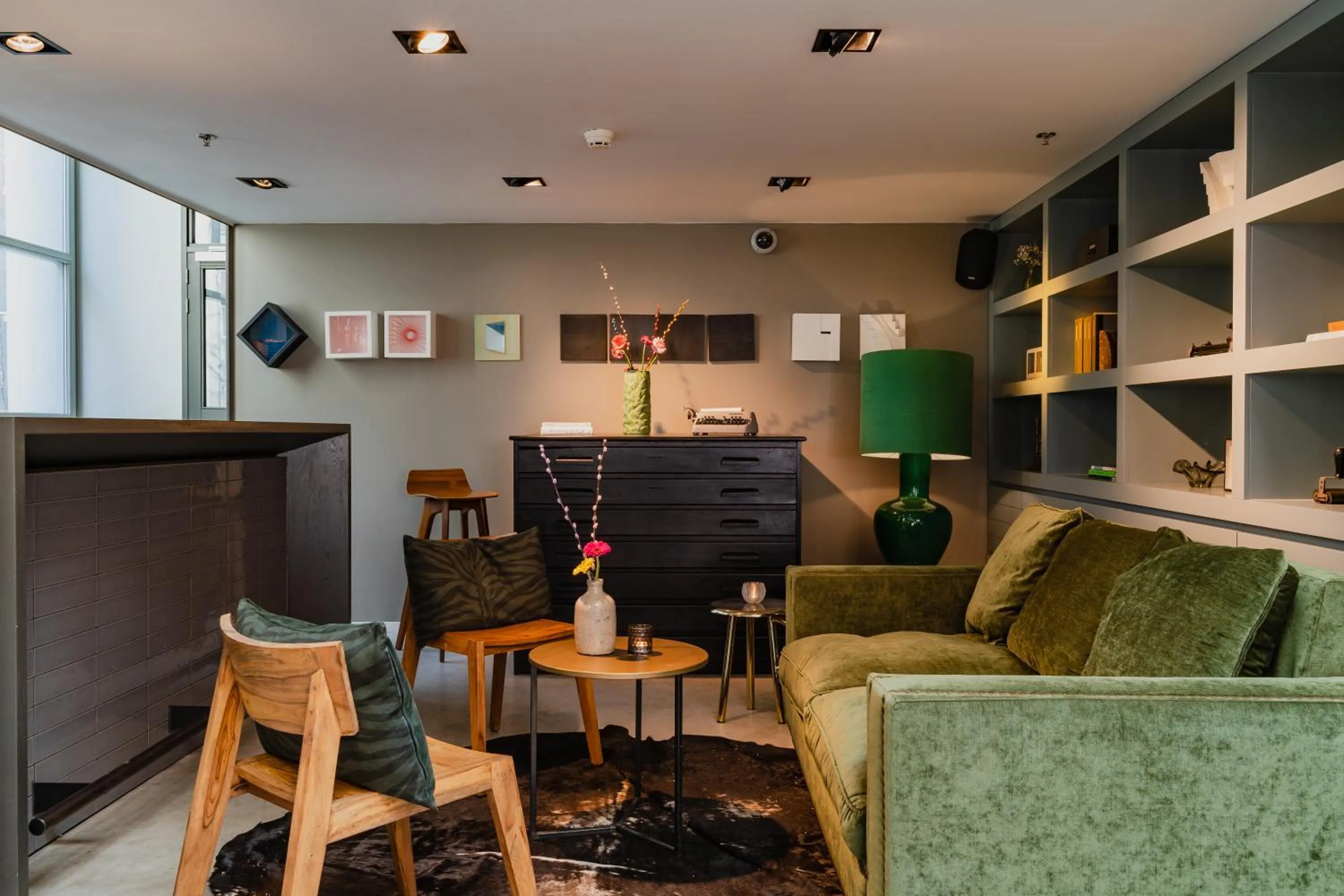 Communal lounge/ TV room in Hotel De Hallen