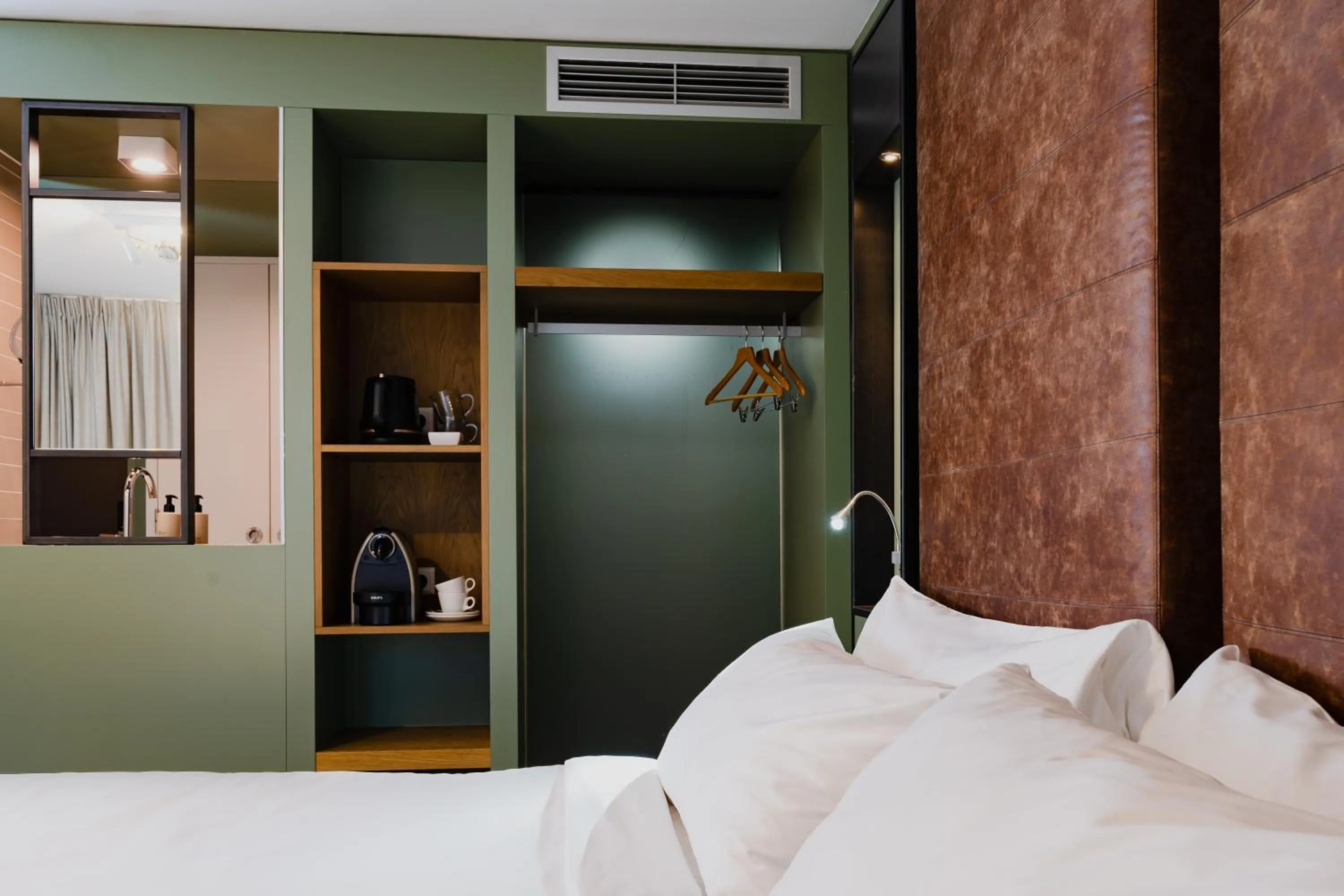 Bedroom, Bed in Hotel De Hallen