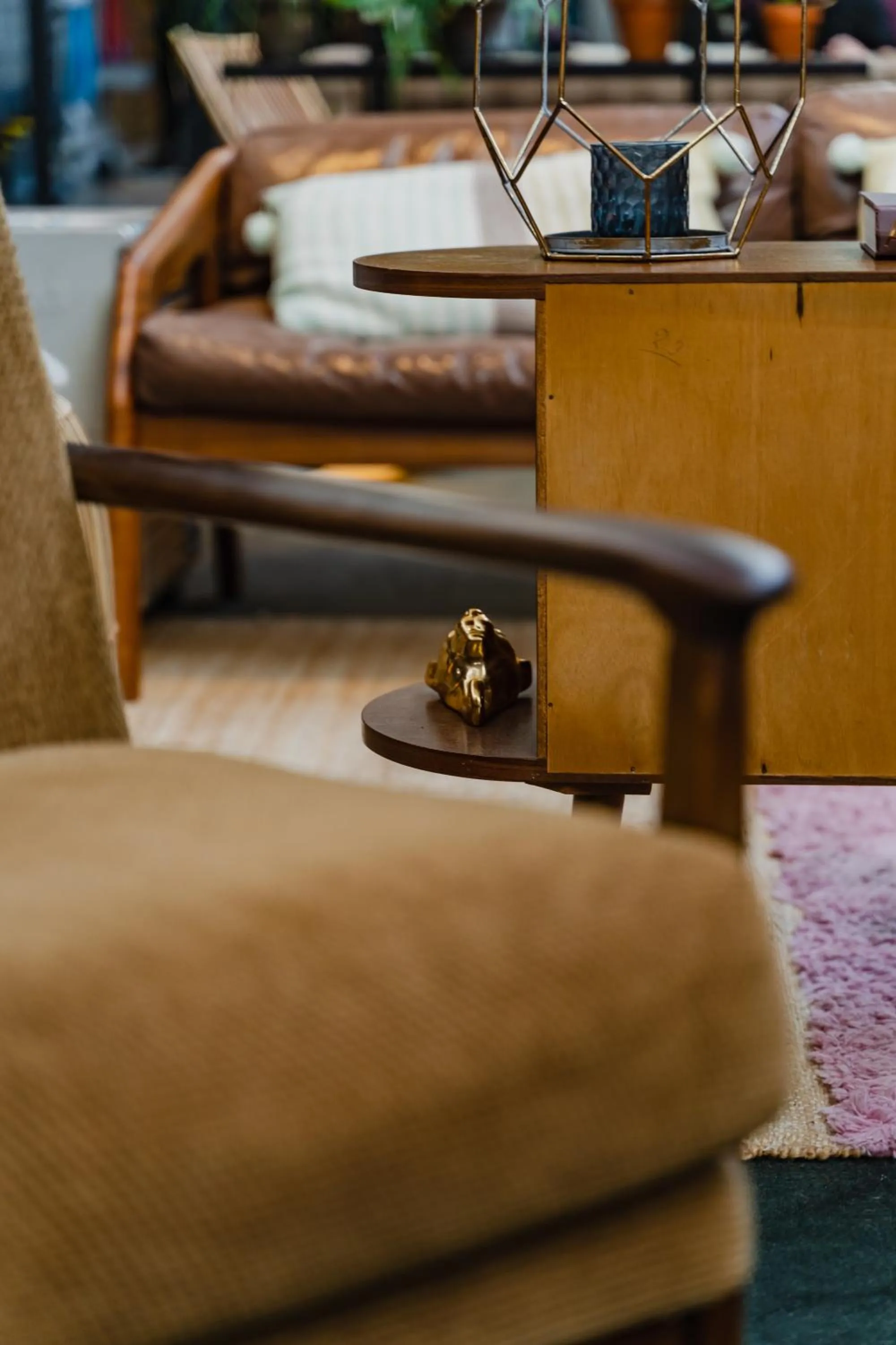 Communal lounge/ TV room in Hotel De Hallen