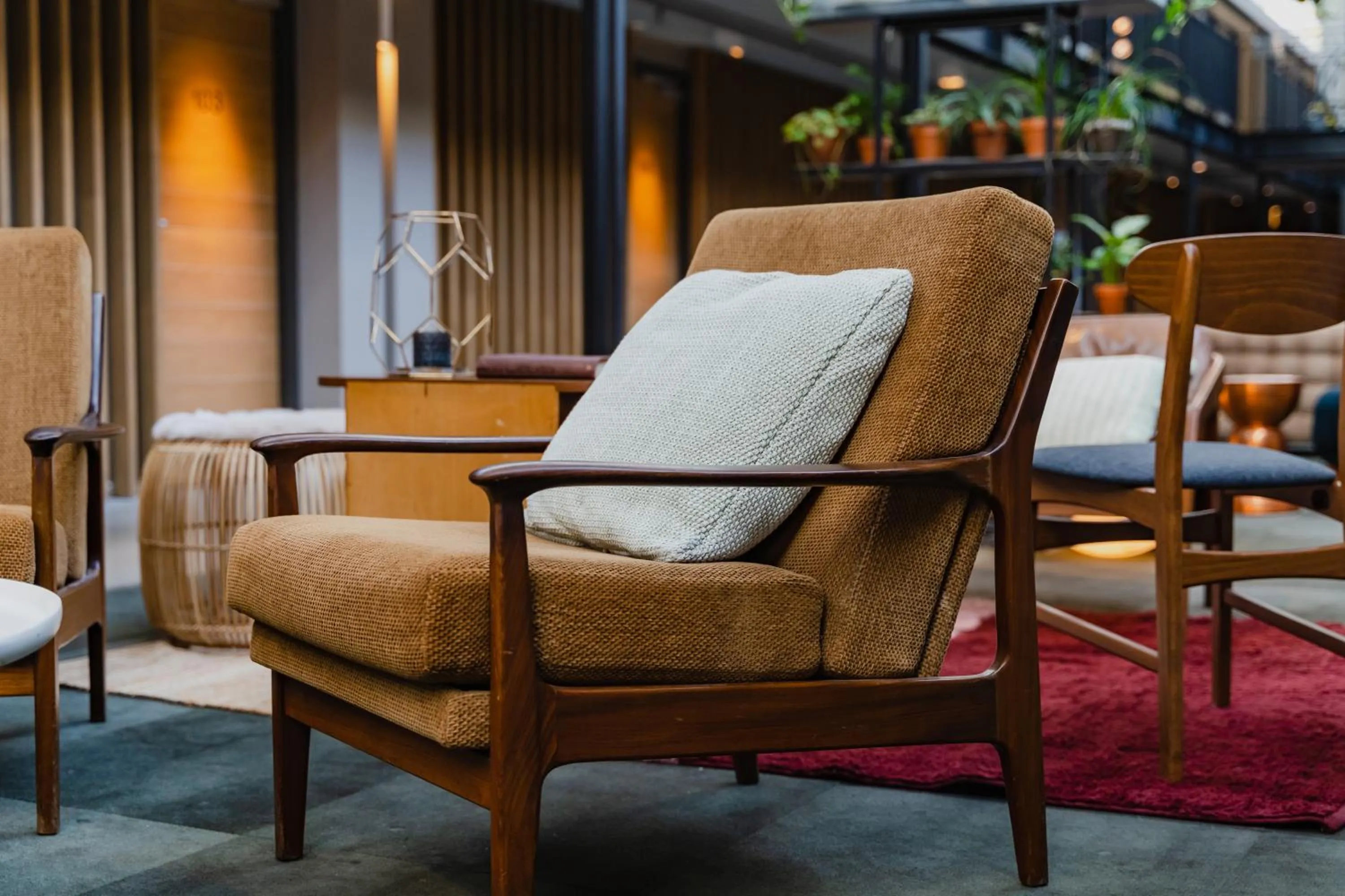 Communal lounge/ TV room in Hotel De Hallen