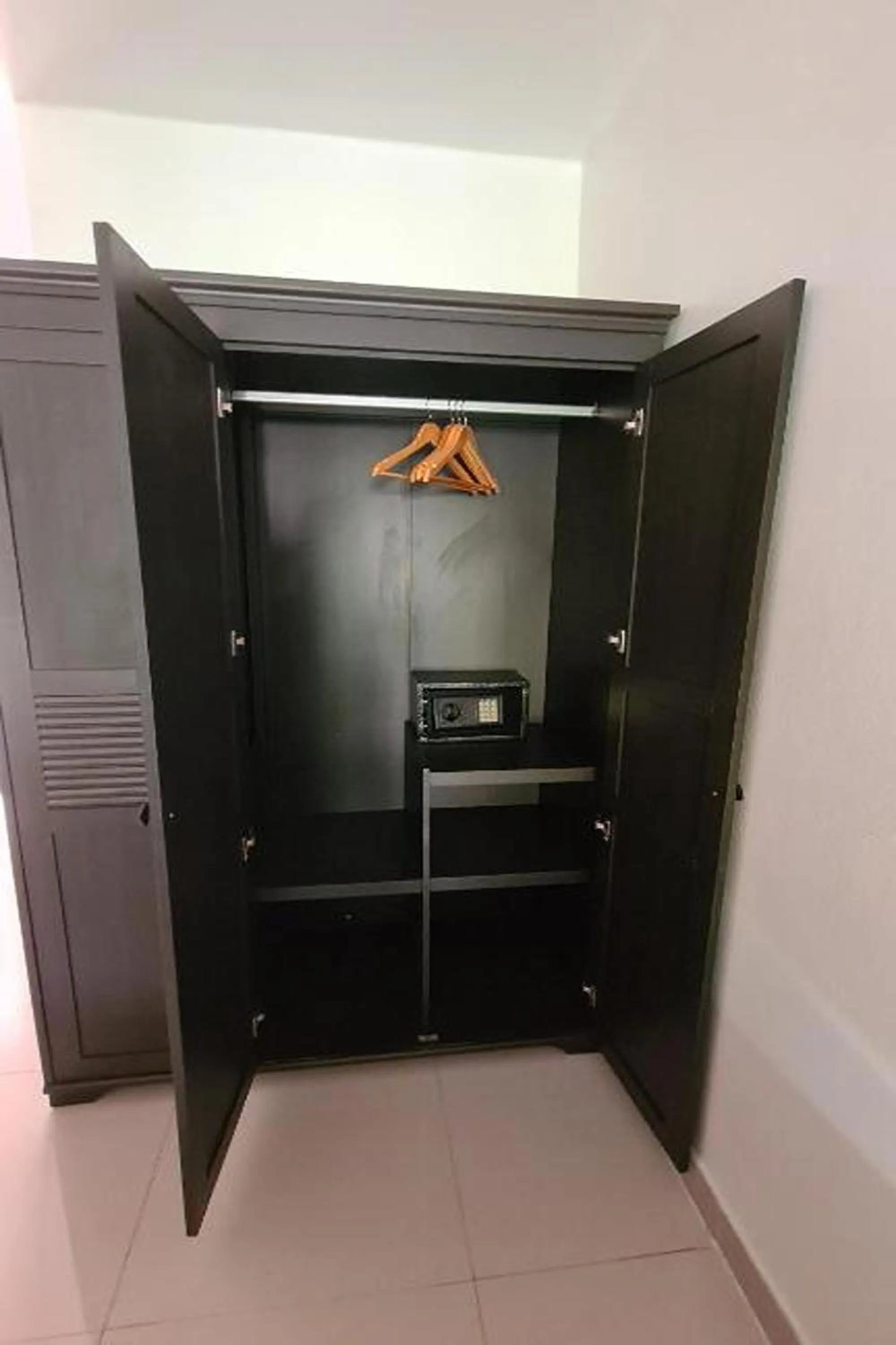 wardrobe in Kanchira Resort