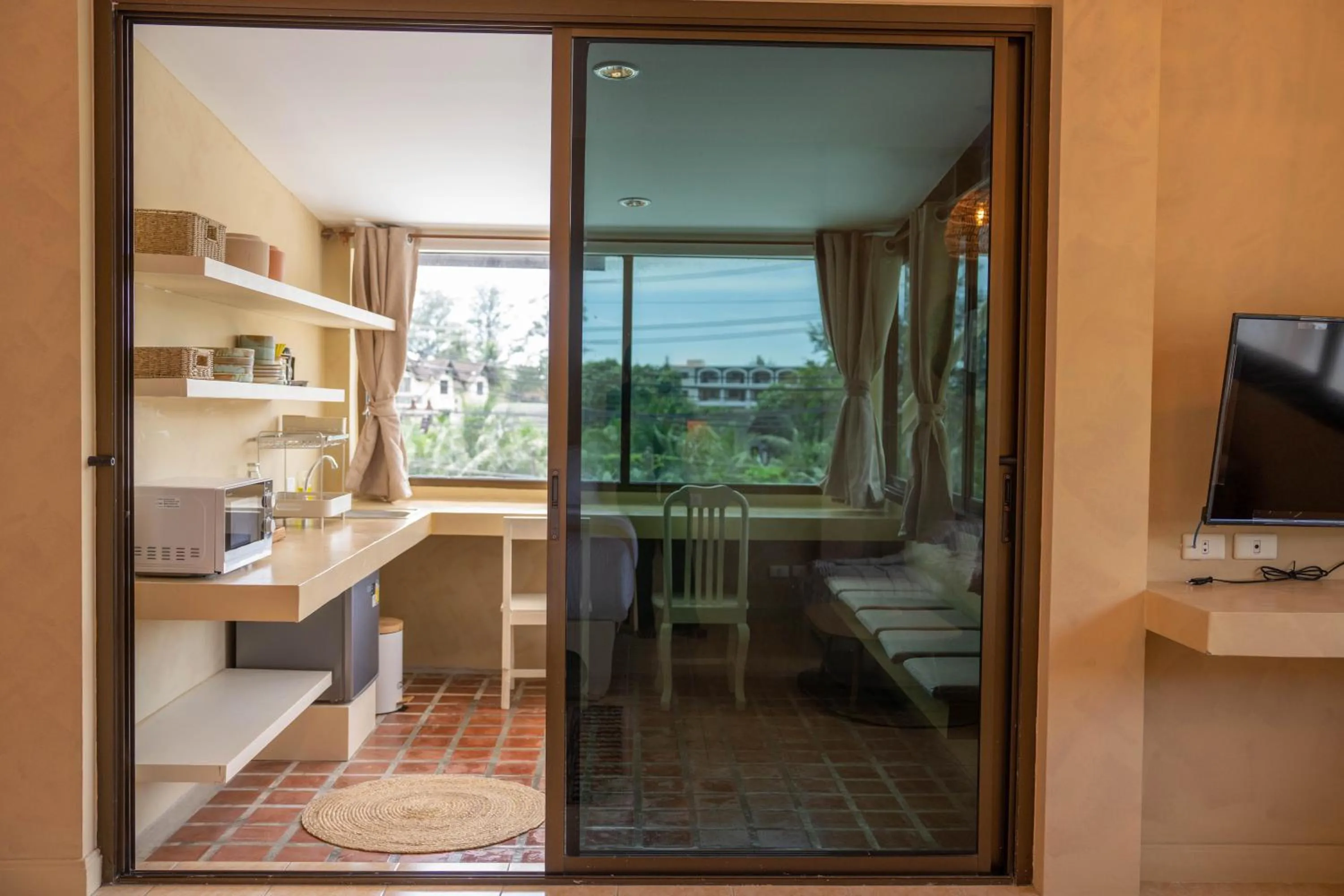 Area and facilities in Rustic and Blue Getaway