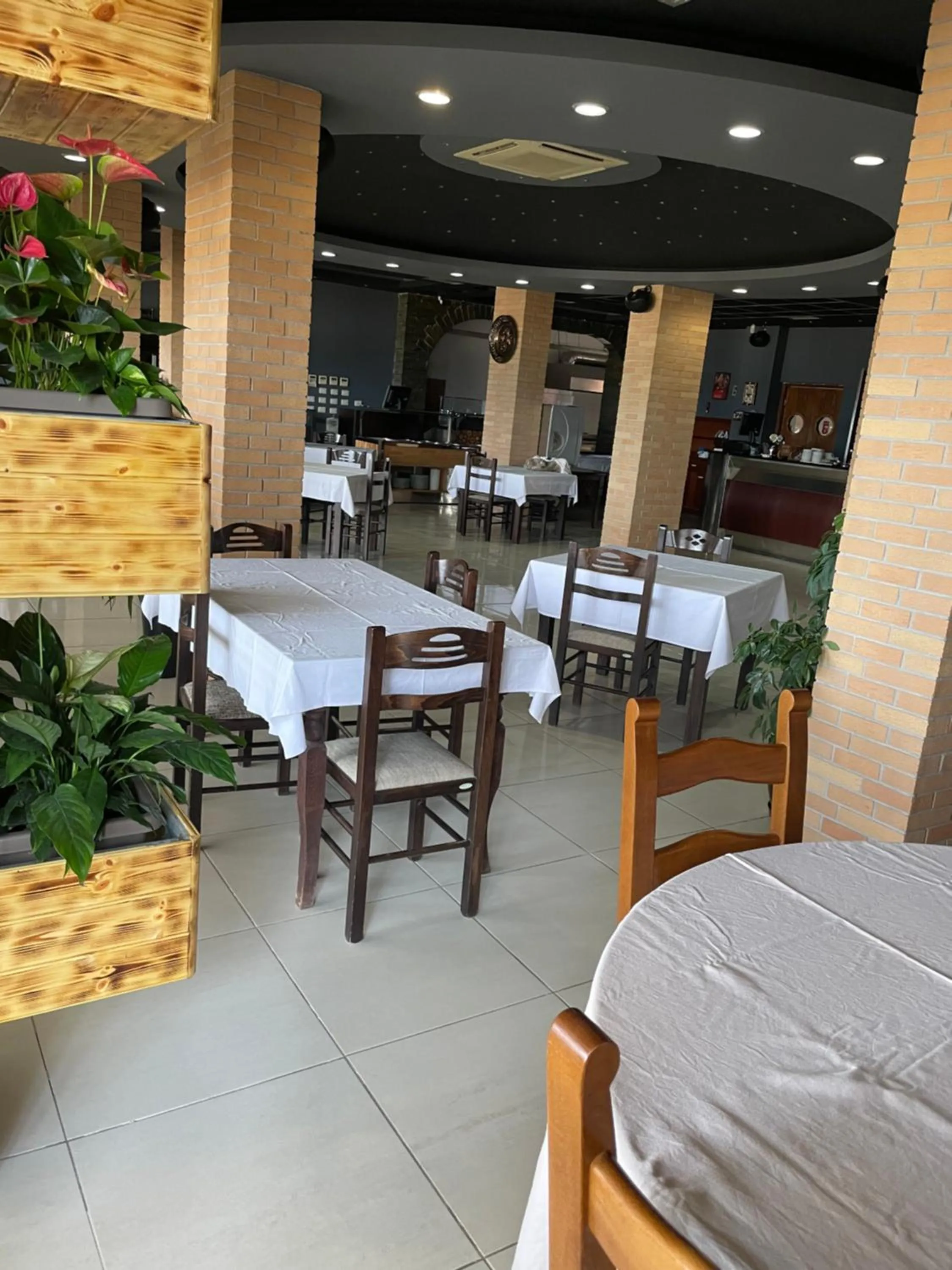 Restaurant/places to eat in Espana aparthotel