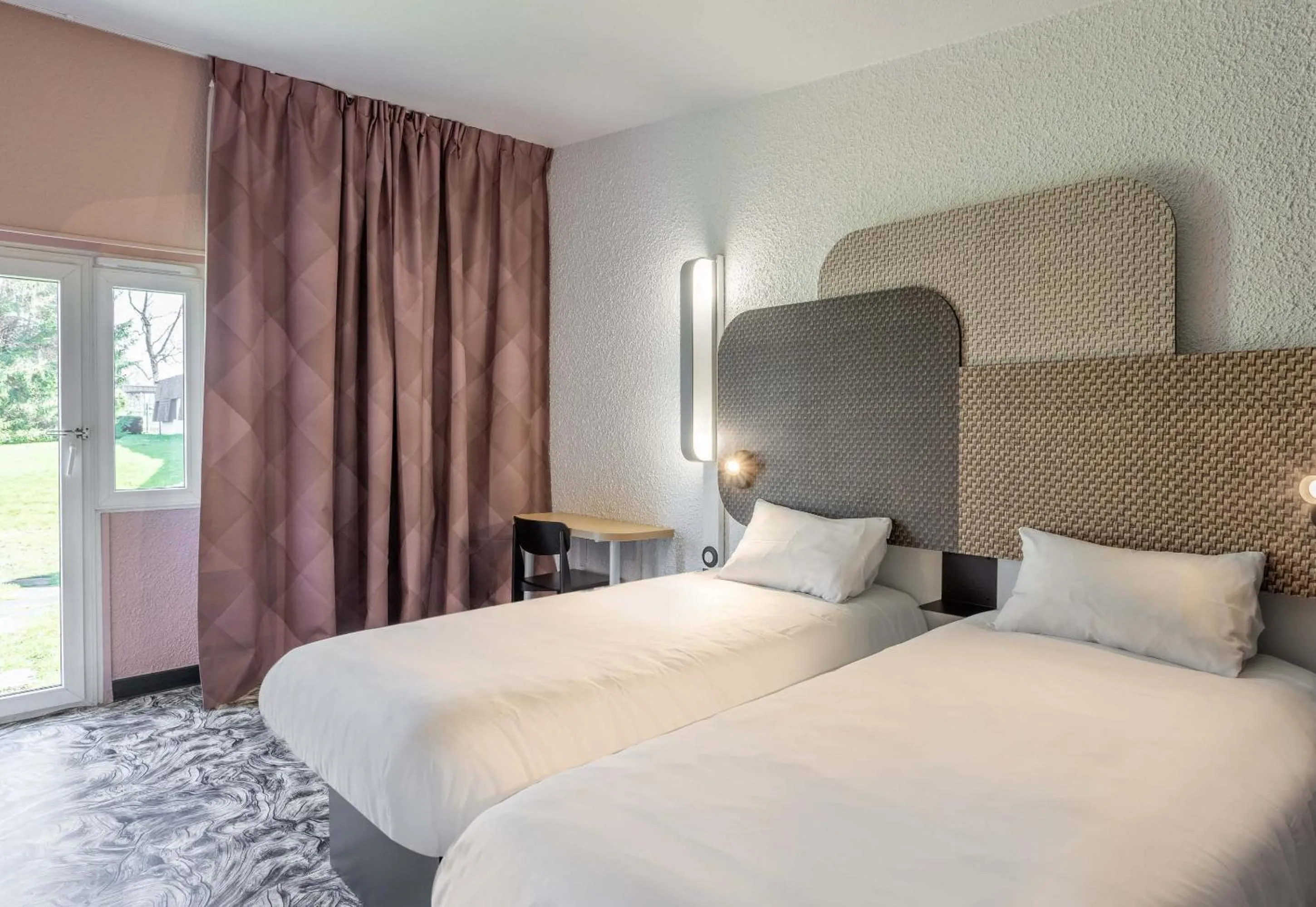 Bedroom, Bed in B&B HOTEL Valenciennes Sud 3 étoiles