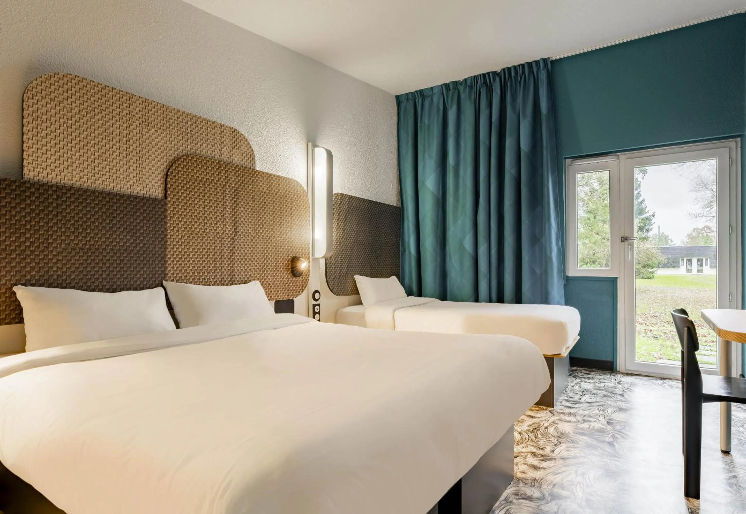 Photo of the whole room, Bed in B&B HOTEL Valenciennes Sud 3 étoiles