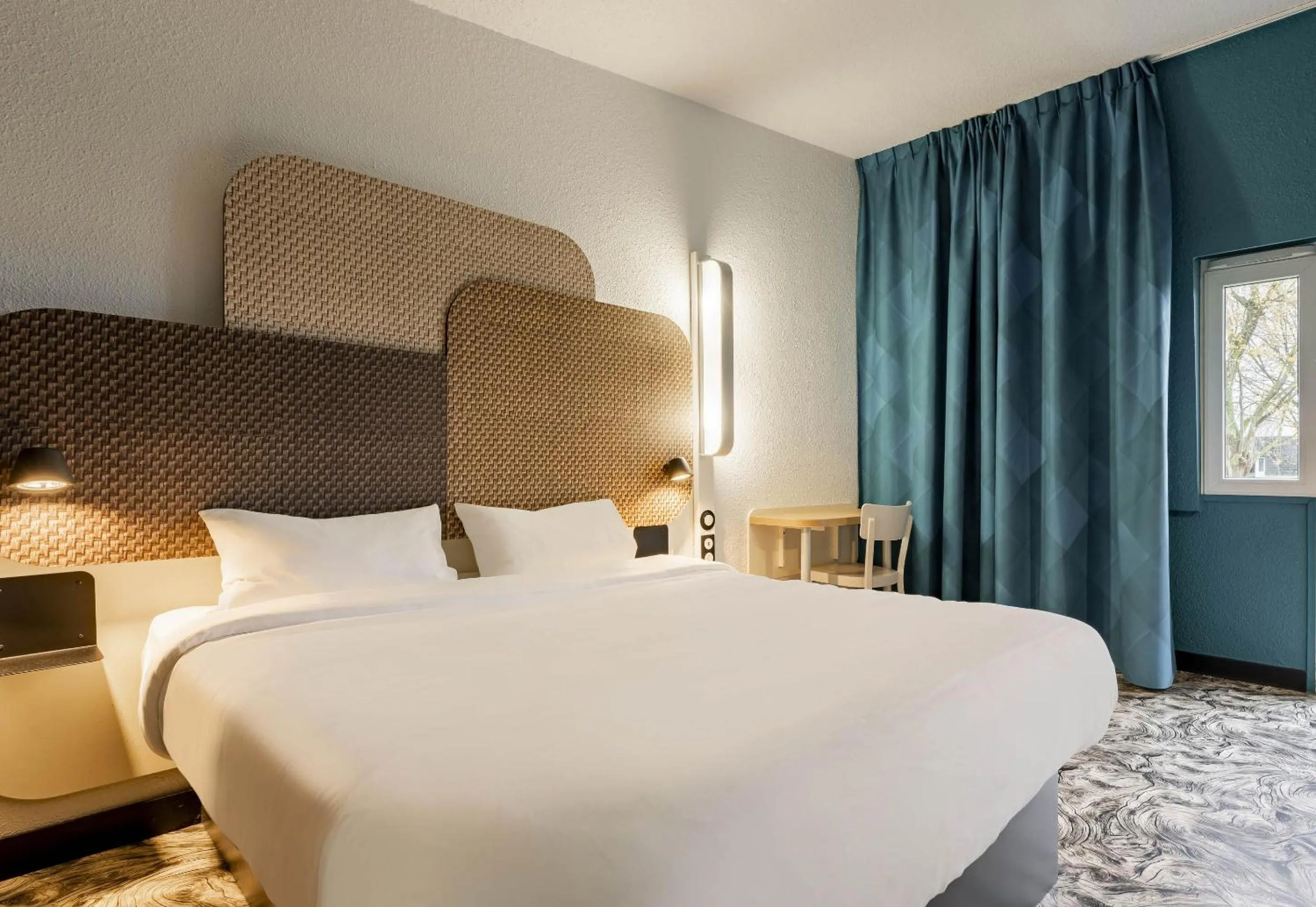 Photo of the whole room, Bed in B&B HOTEL Valenciennes Sud 3 étoiles