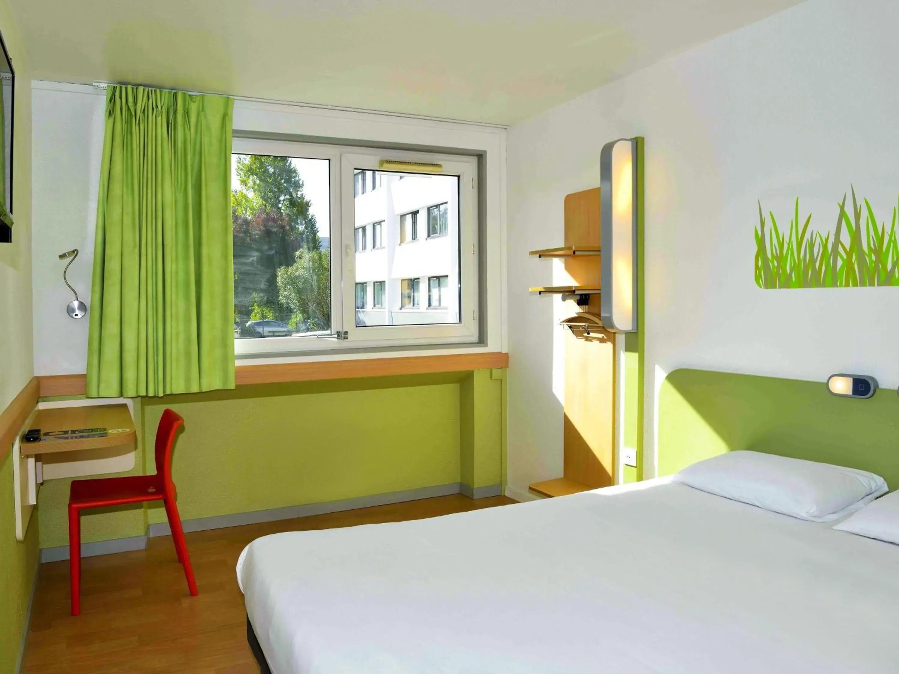 Bedroom, Bed in ibis budget Bordeaux Lac Bedroom, Bed in ibis budget Bordeaux Lac