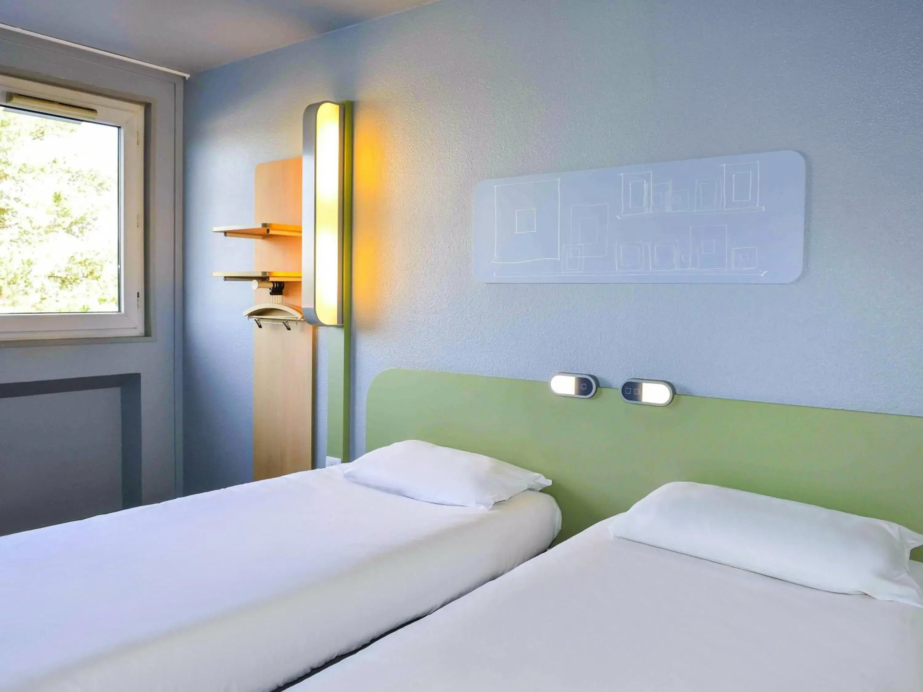 Twin Room in ibis budget Bordeaux Lac Twin Room in ibis budget Bordeaux Lac