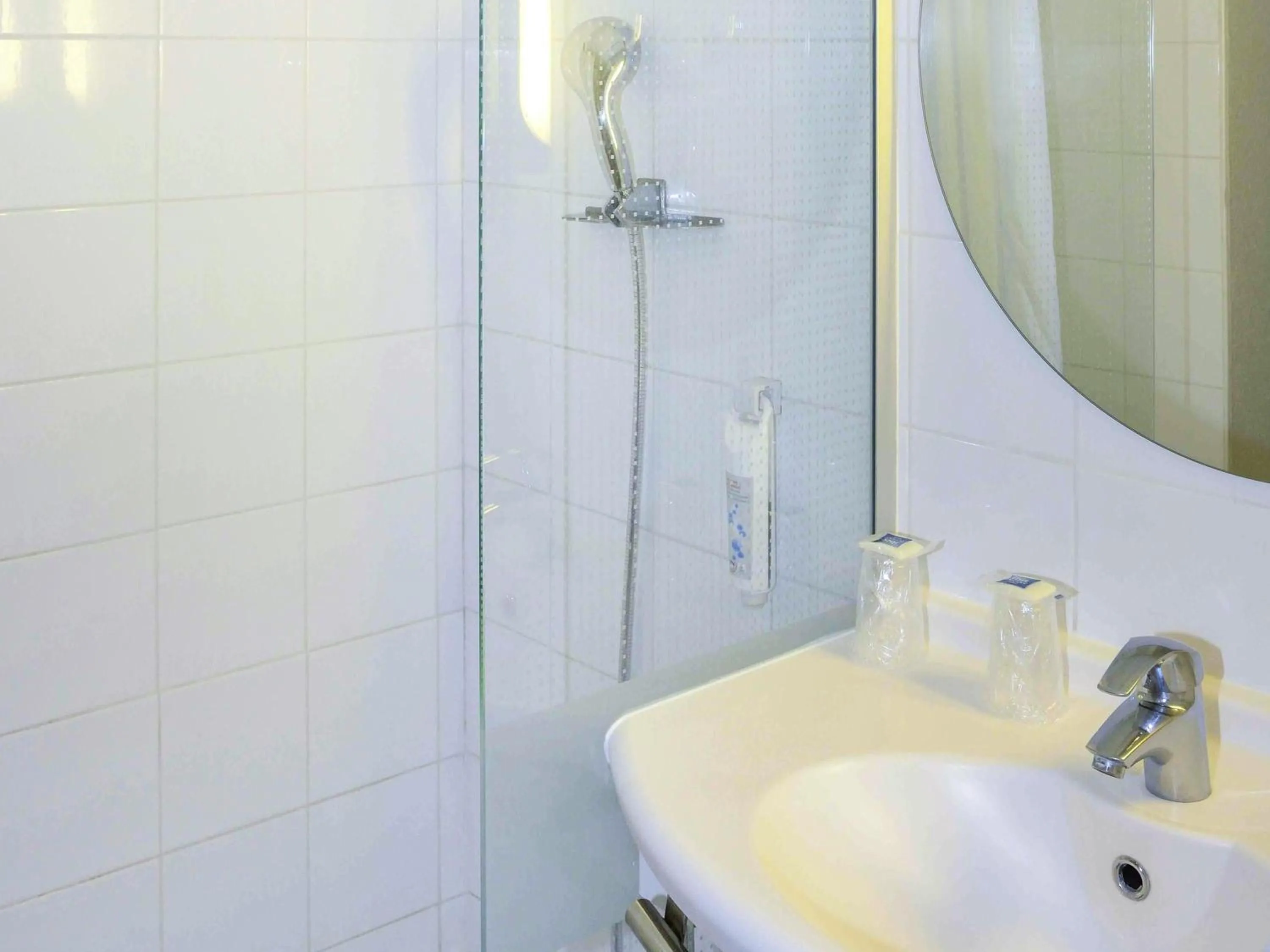 Bedroom in ibis budget Bordeaux Lac