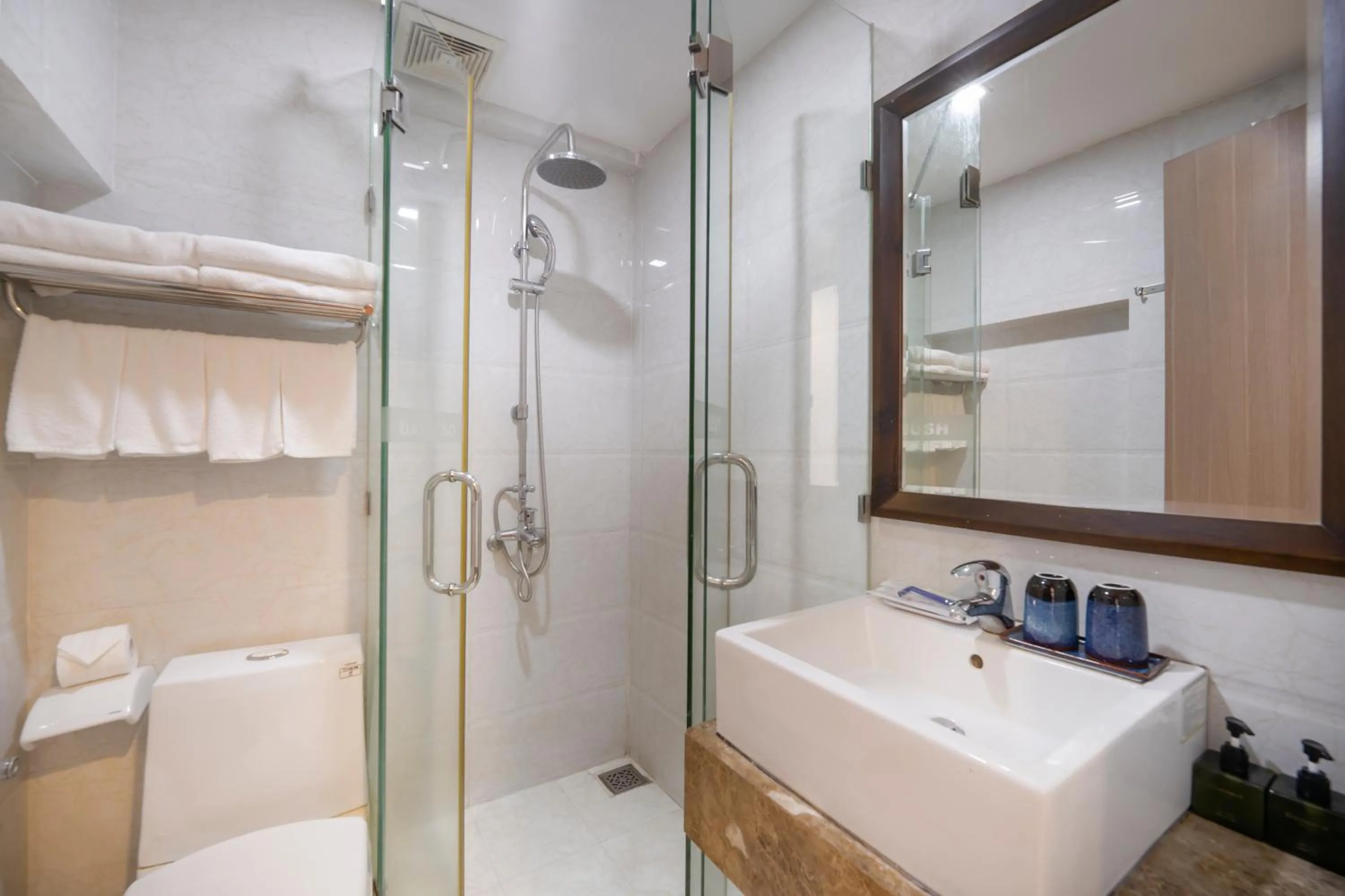 Shower in Waikiki Beach Hotel Da Nang