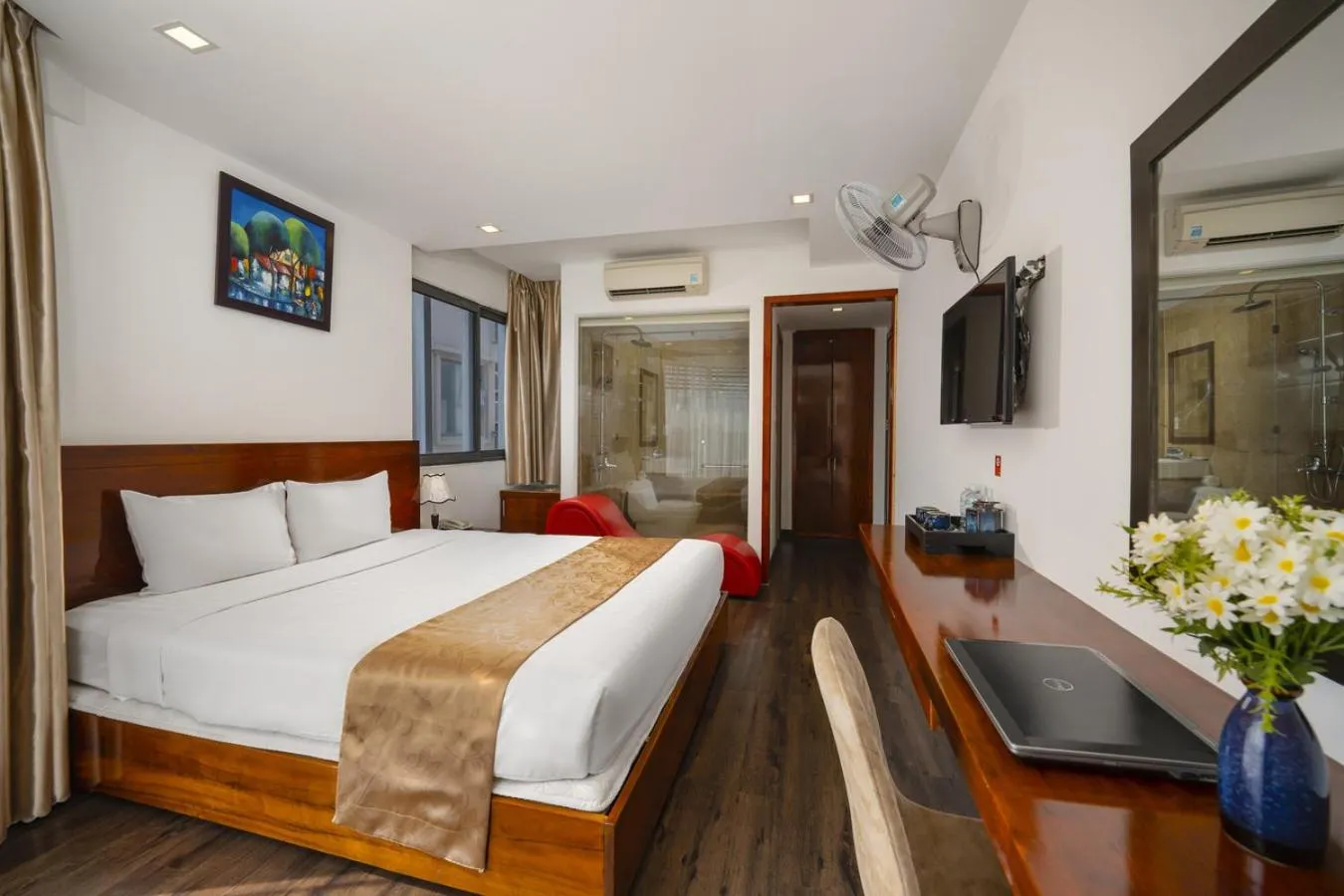 Bed in Waikiki Beach Hotel Da Nang