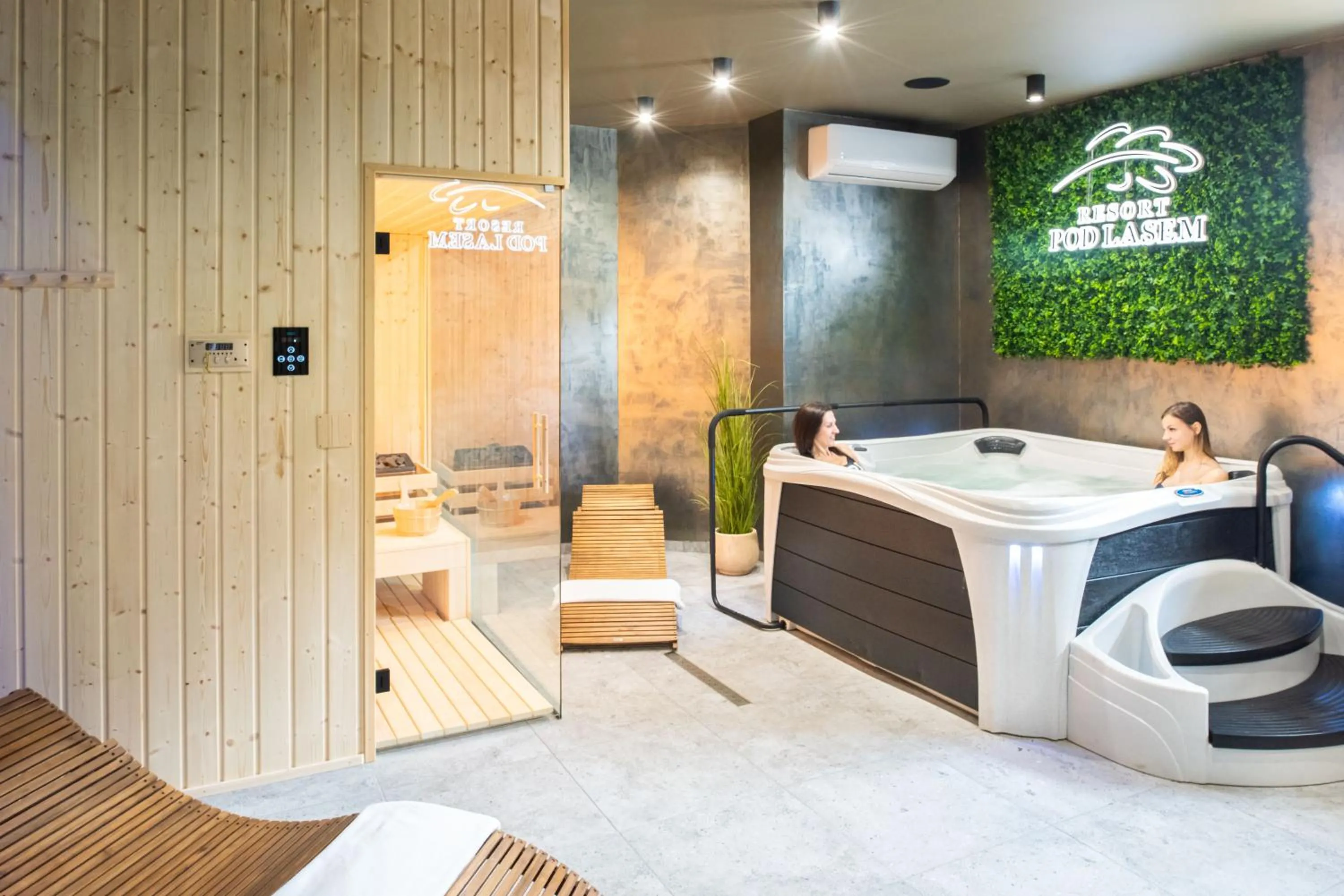 Hot Tub in Resort Pod Lasem