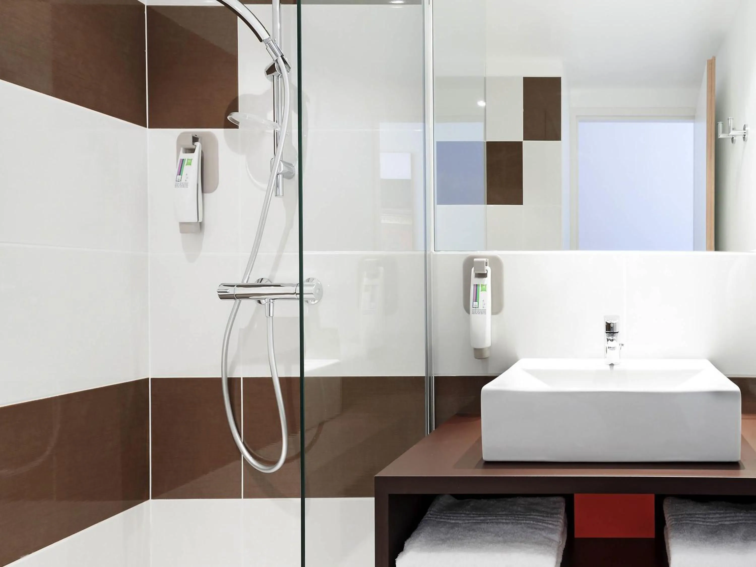 Bedroom in ibis Styles Montpellier Centre Comedie