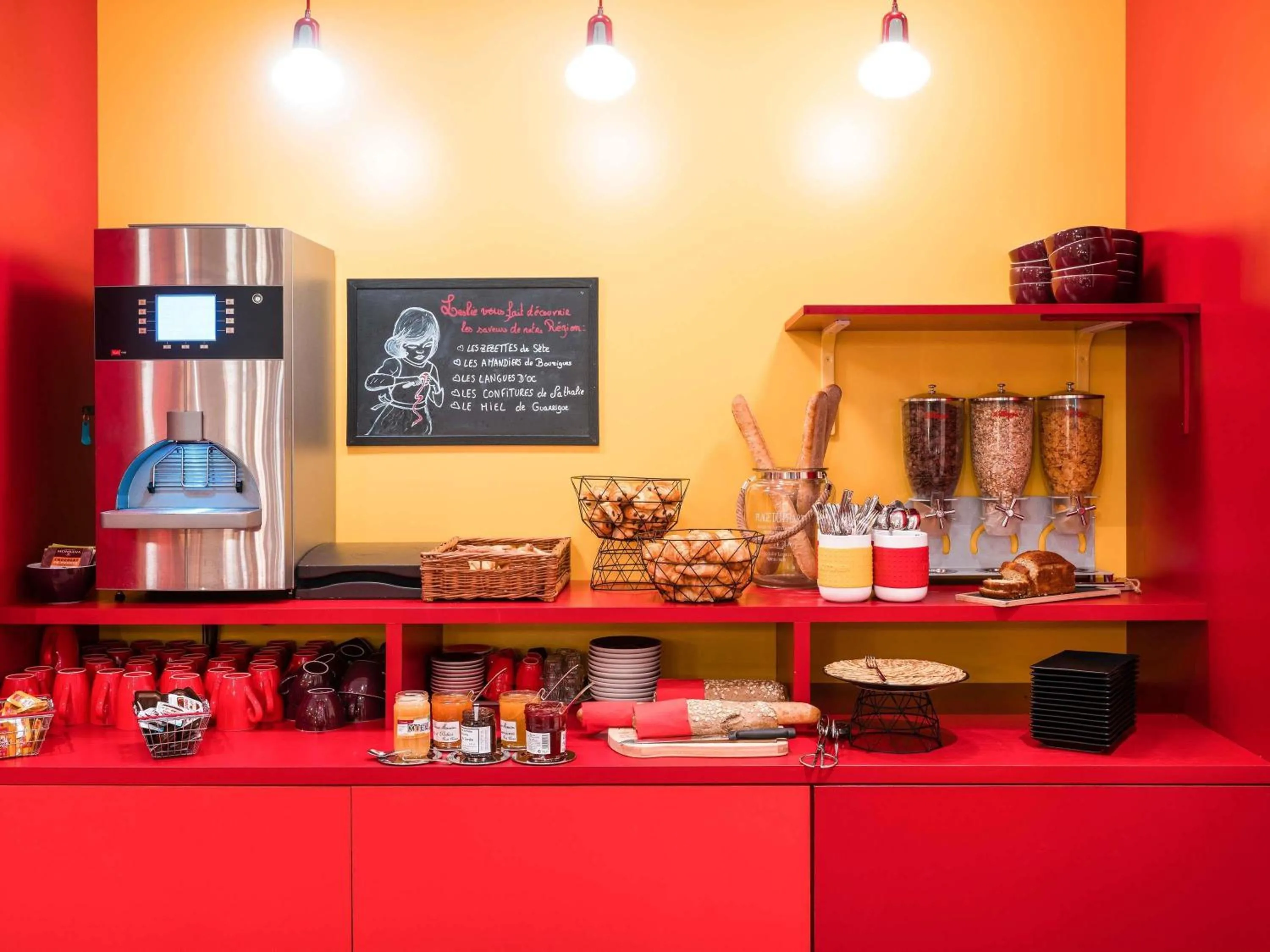 Breakfast in ibis Styles Montpellier Centre Comedie