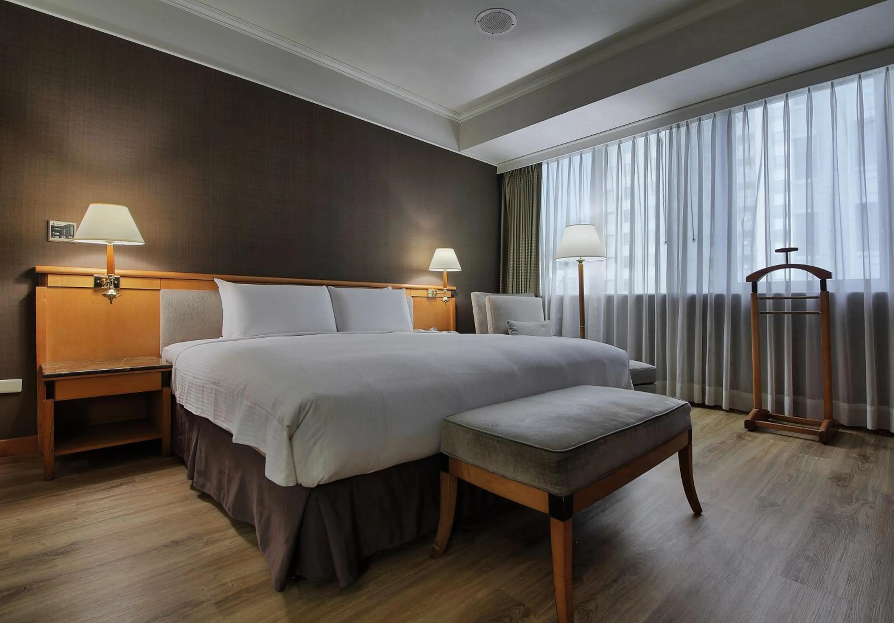 Bedroom, Bed in The Carlton Hotel Hsinchu