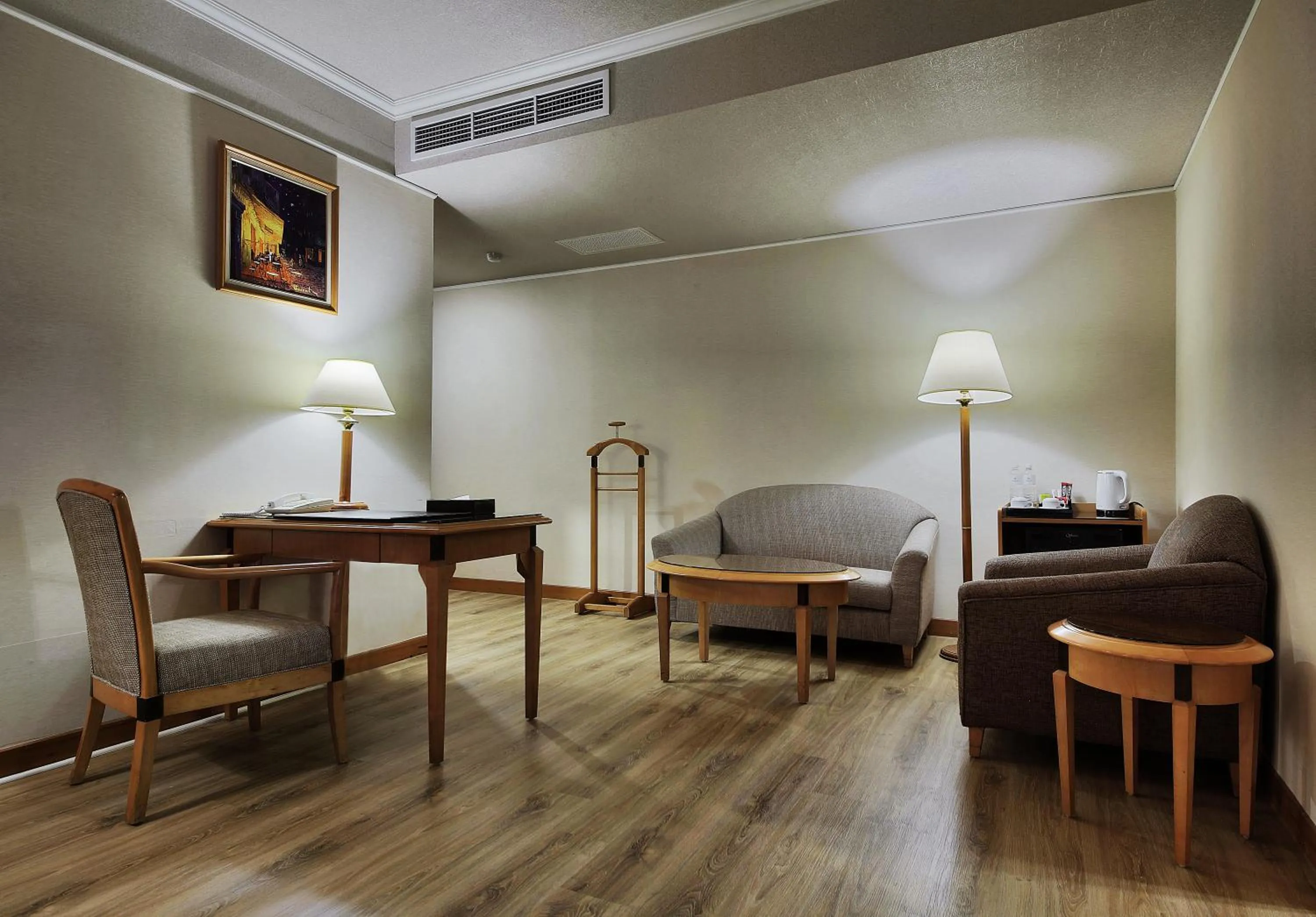 Seating area in The Carlton Hotel Hsinchu