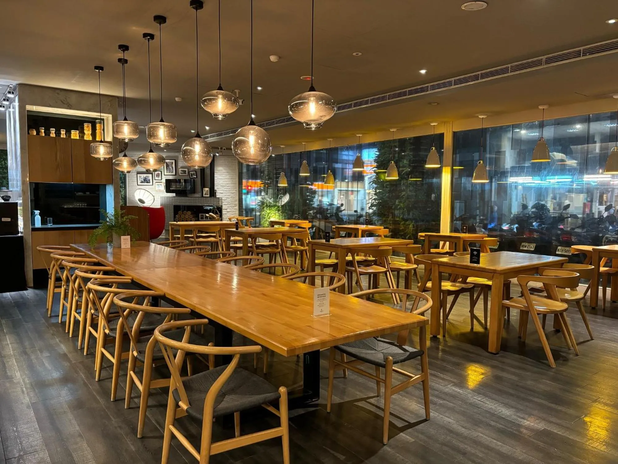 Lounge or bar in The Carlton Hotel Hsinchu