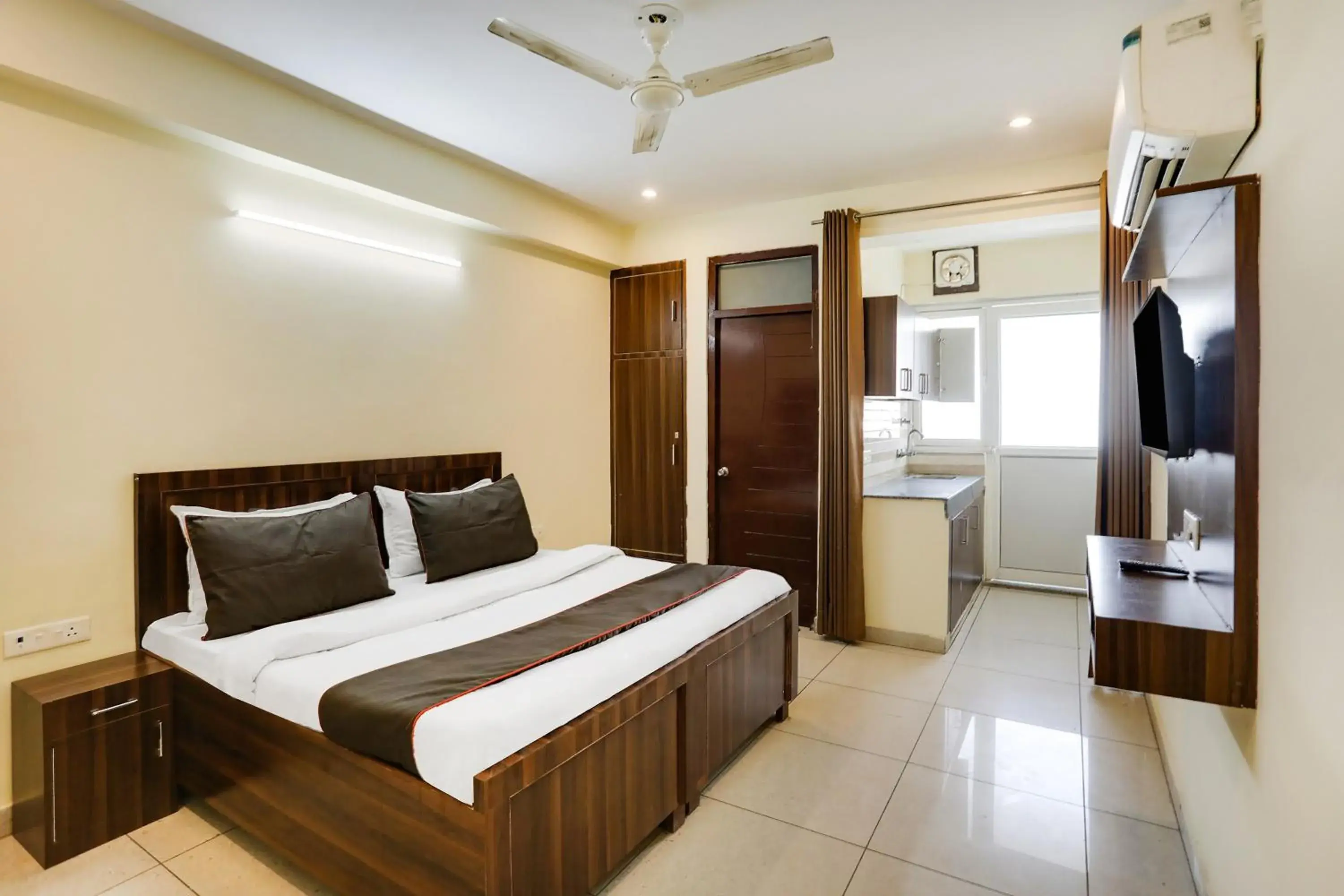 Bedroom, Bed in Hotel Midtown Bedroom, Bed in Hotel Midtown