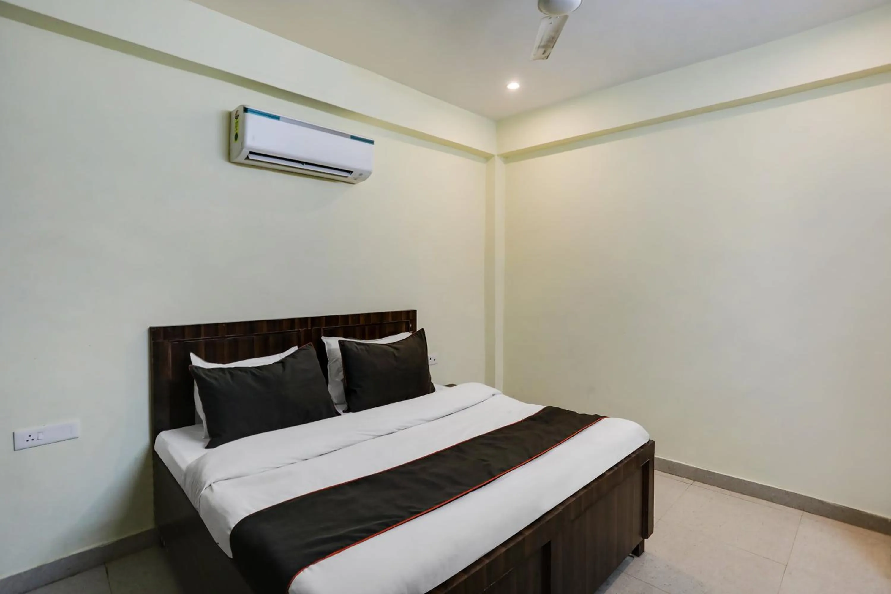 Bedroom, Bed in Hotel Midtown