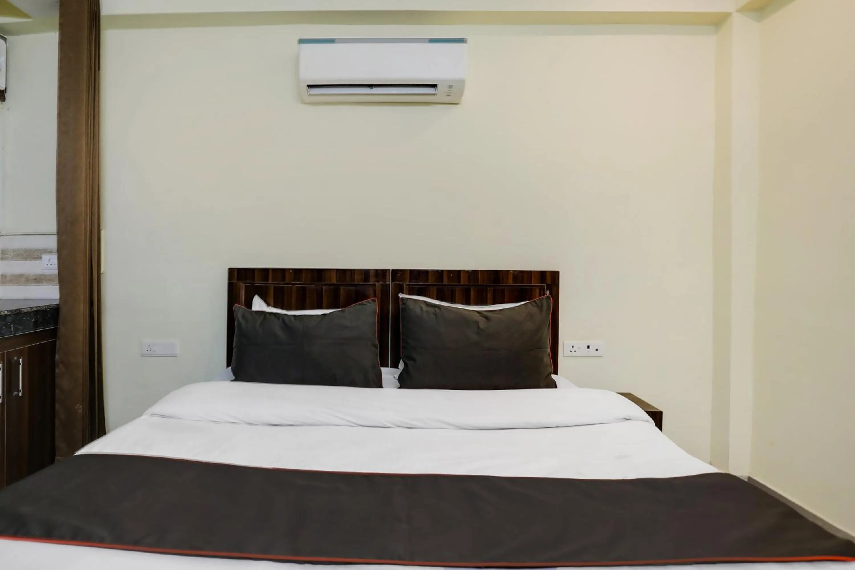 Bedroom, Bed in Hotel Midtown