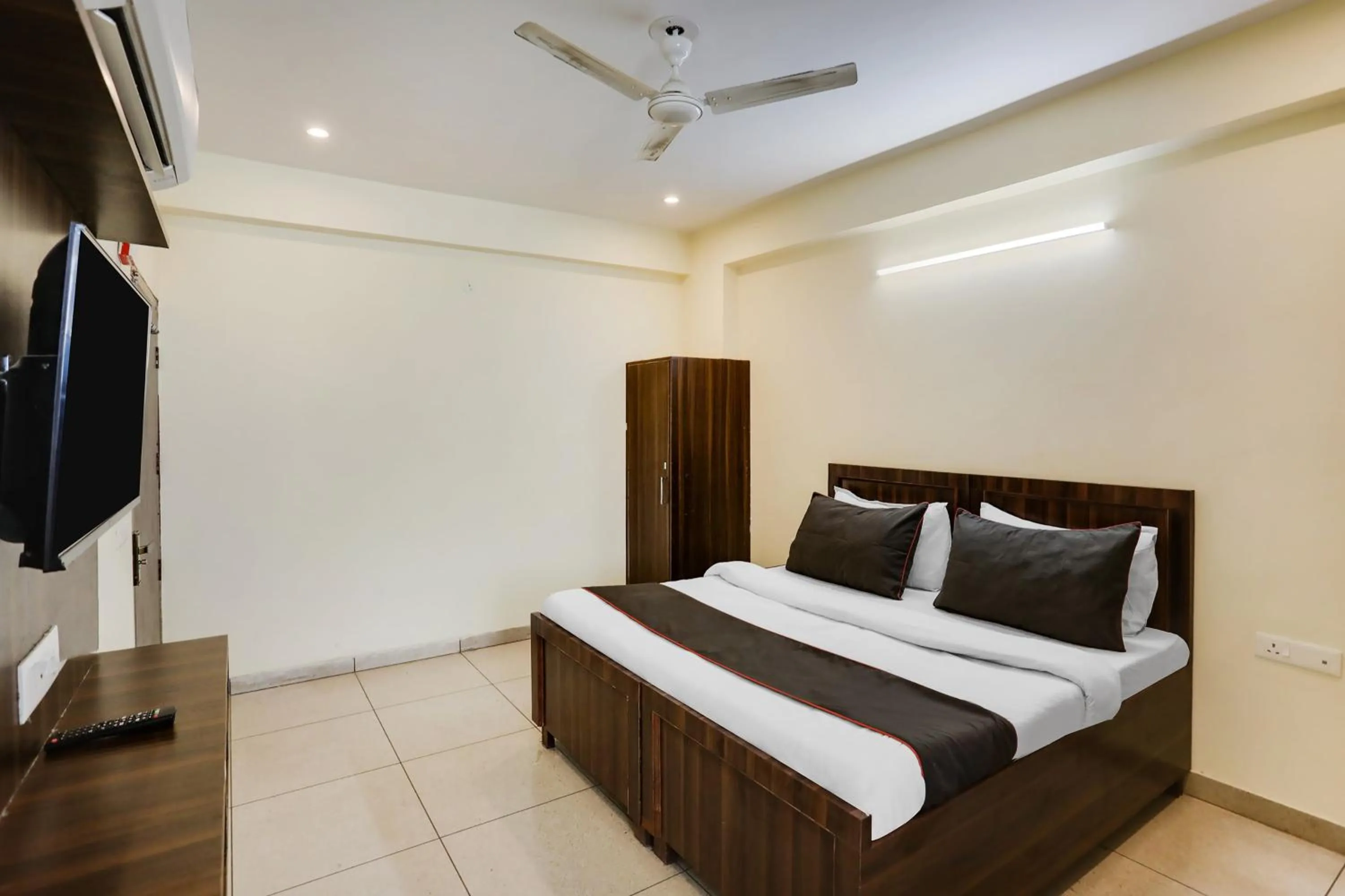 Bedroom, Bed in Hotel Midtown