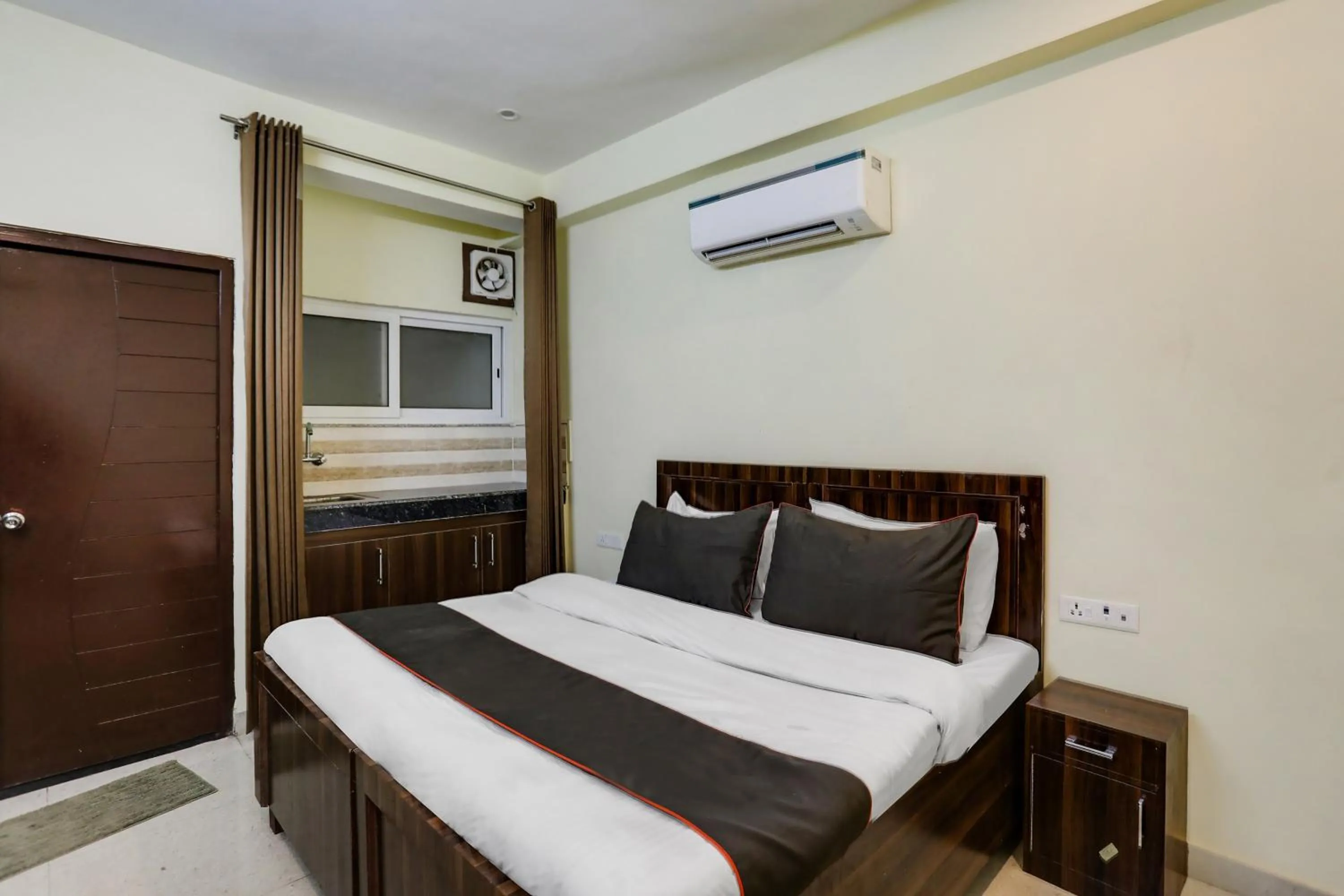 Bedroom, Bed in Hotel Midtown