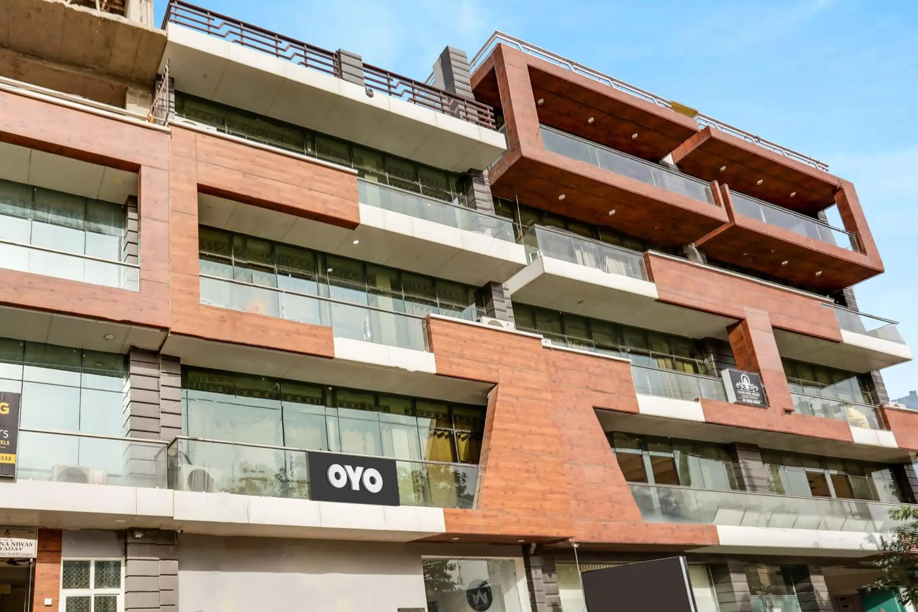 Facade/entrance in Hotel Midtown Facade/entrance in Hotel Midtown