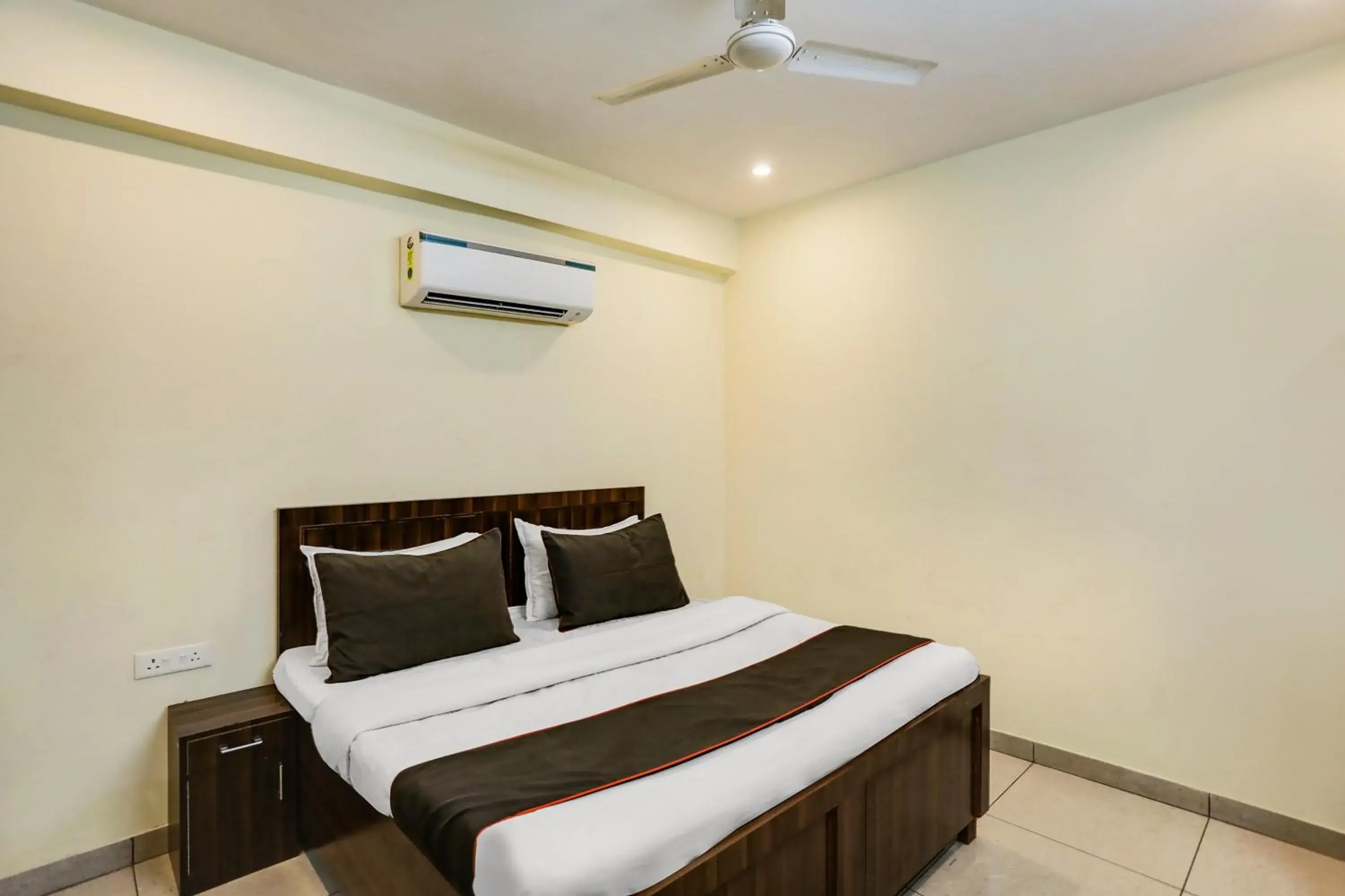 Bedroom, Bed in Hotel Midtown Bedroom, Bed in Hotel Midtown