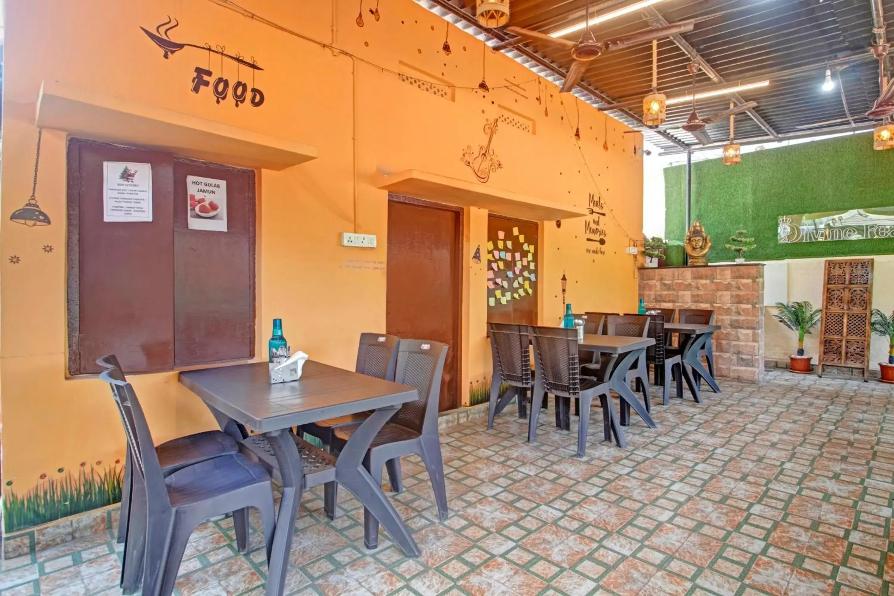 Restaurant/places to eat in Hotel O Sunrise Restaurant/places to eat in Hotel O Sunrise