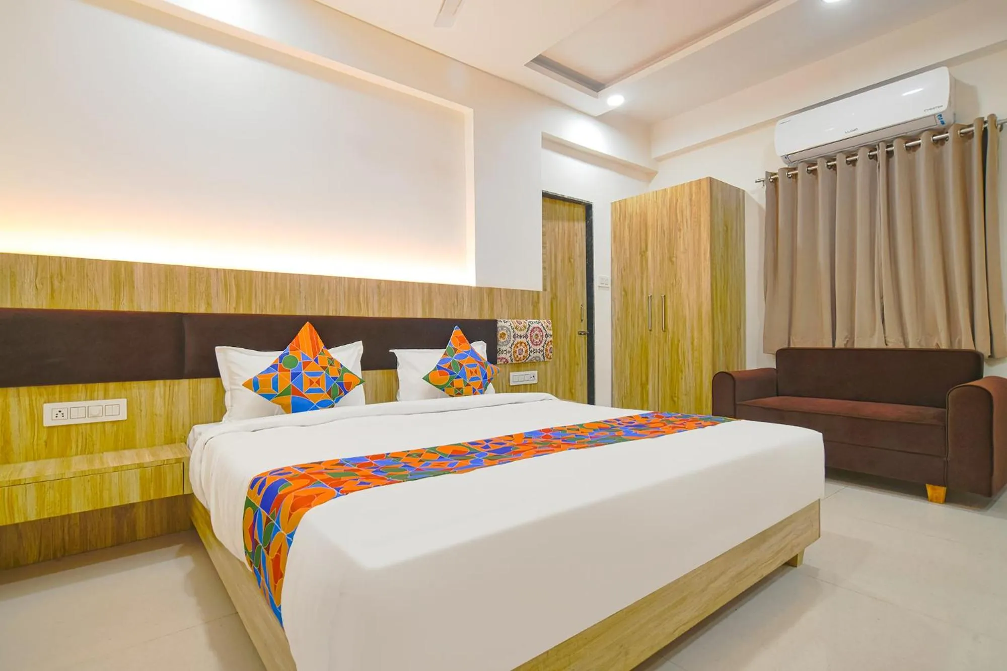 Bed in FabHotel Suraj Kunj